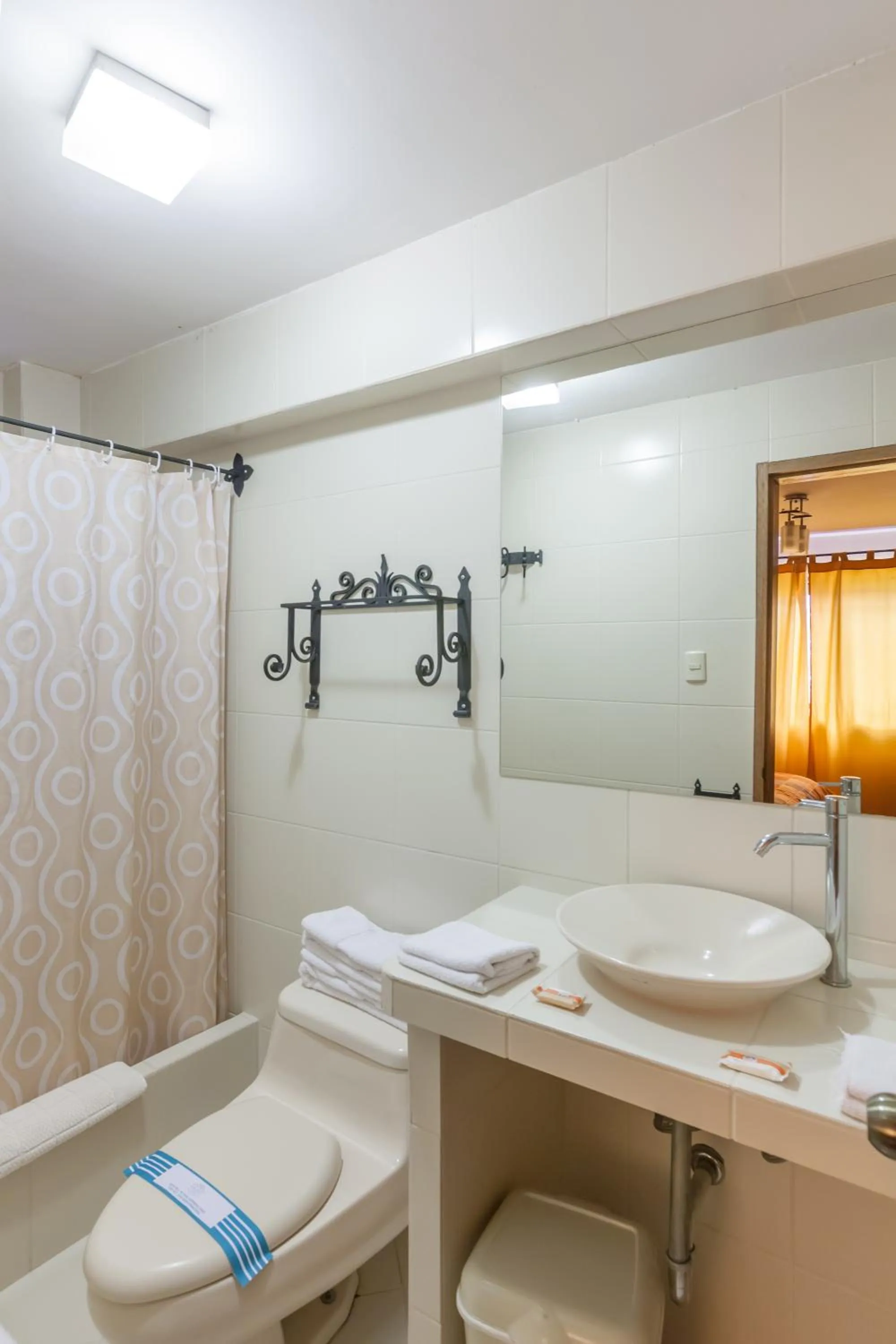 Bathroom in Amaru Colonial