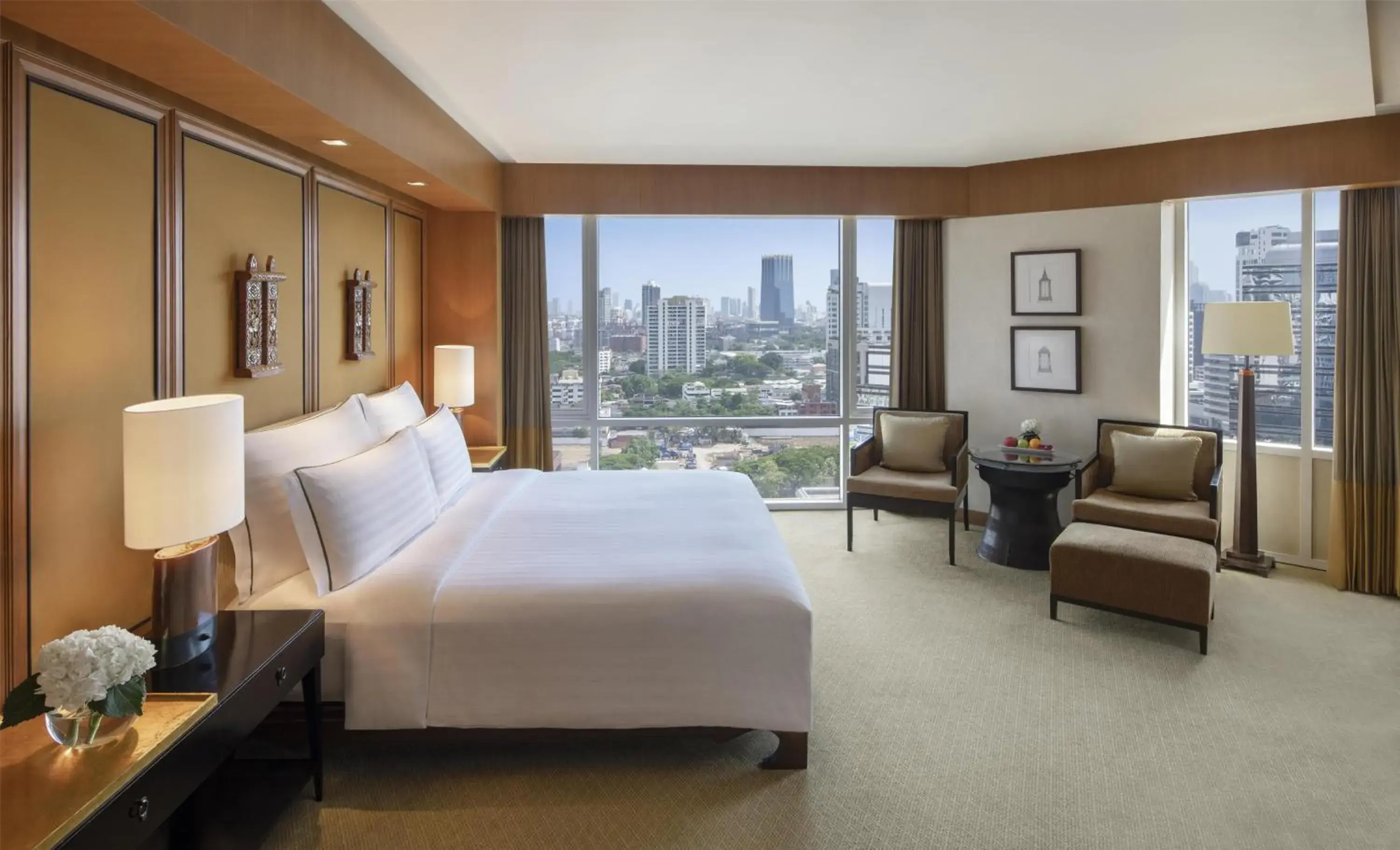 Deluxe Corner King Room in Conrad Bangkok Deluxe Corner King Room in Conrad Bangkok