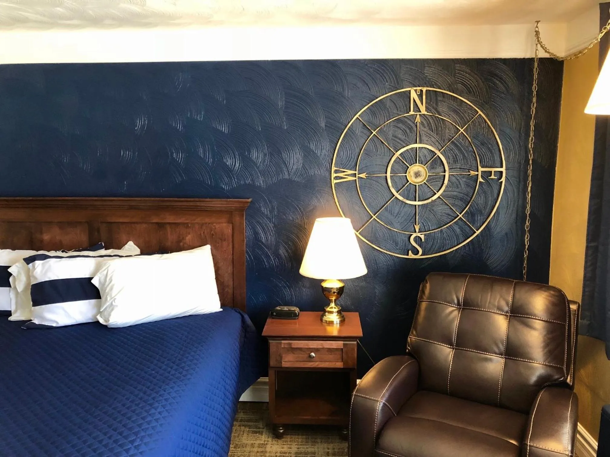 Bed in Lockview Motel