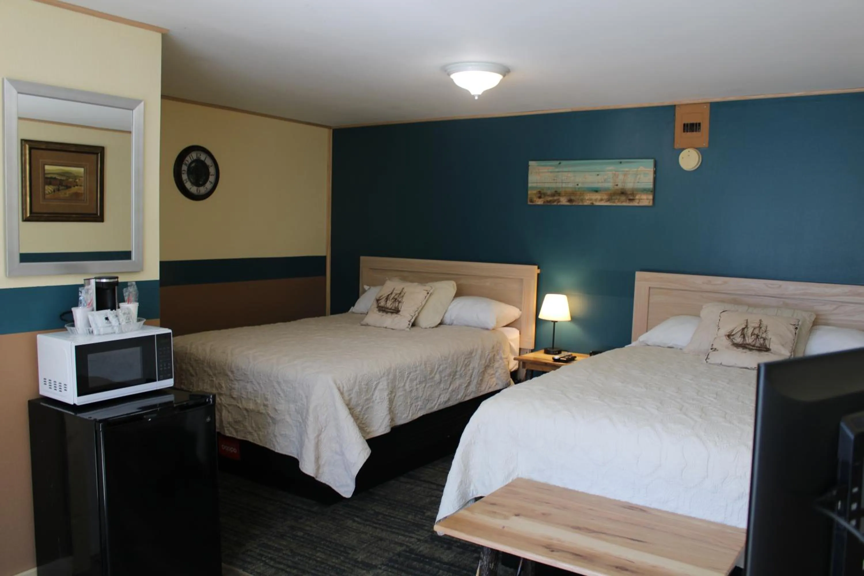 Bed in Lockview Motel