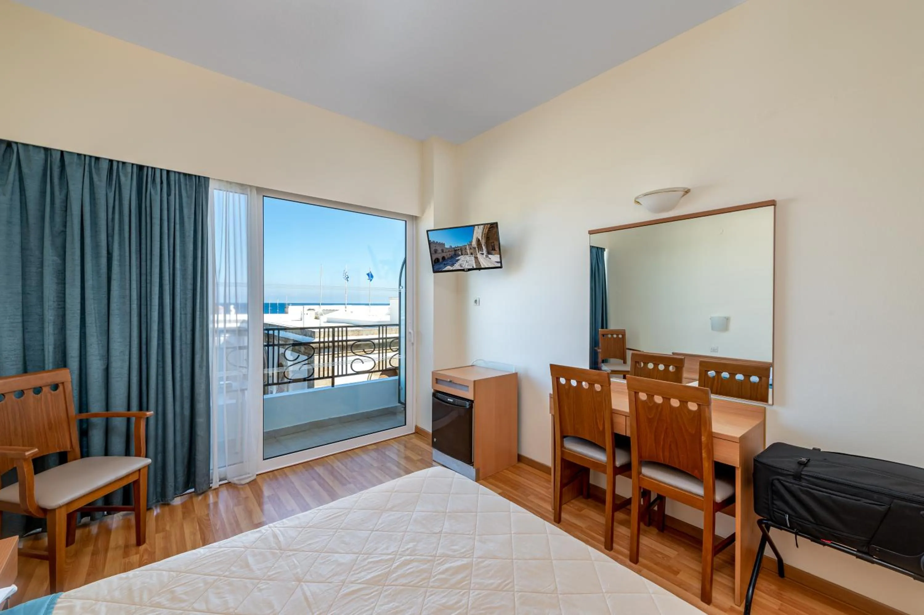 Photo of the whole room, Bed in Hotel Hermes