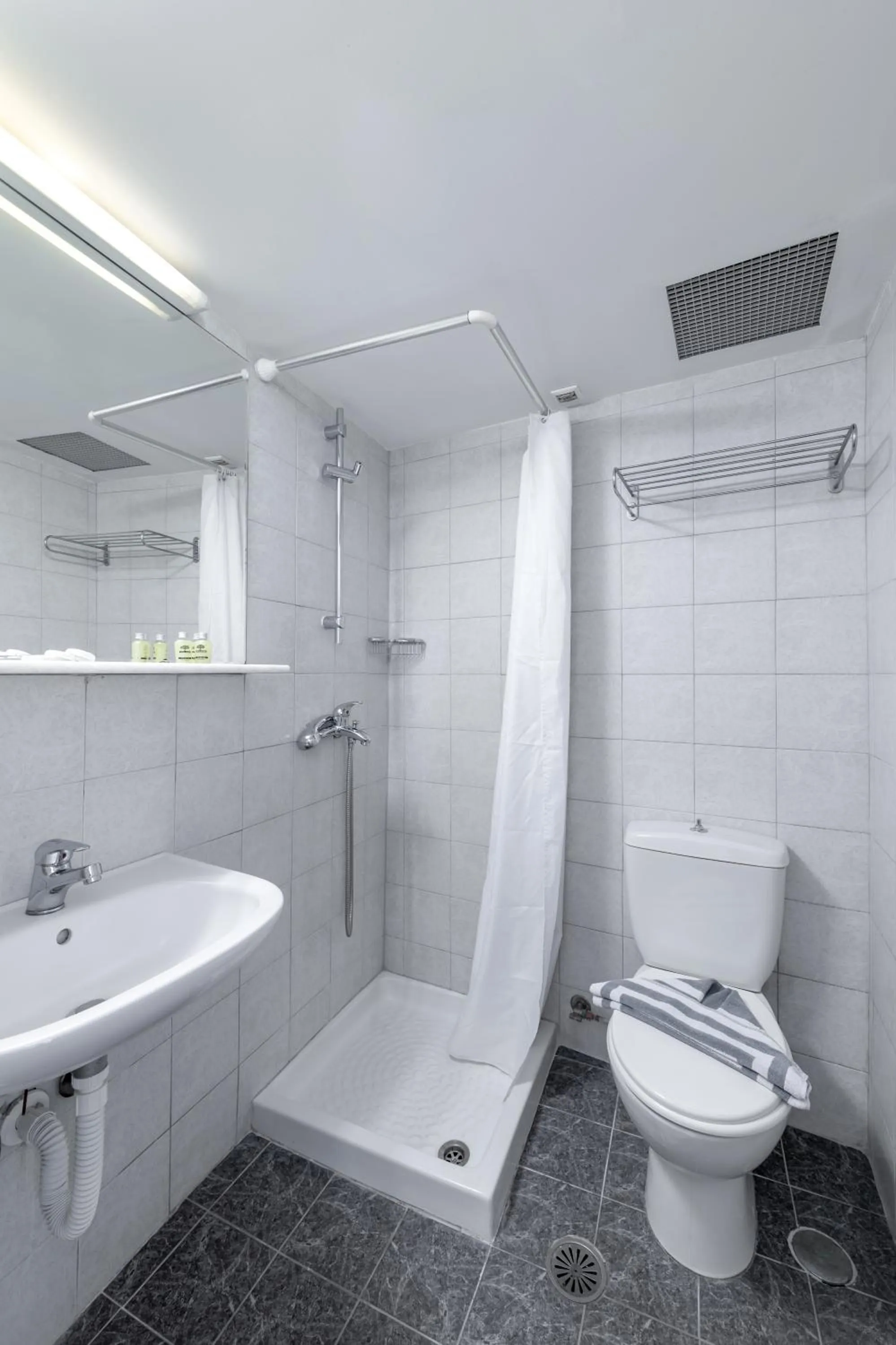 Bathroom in Hotel Hermes