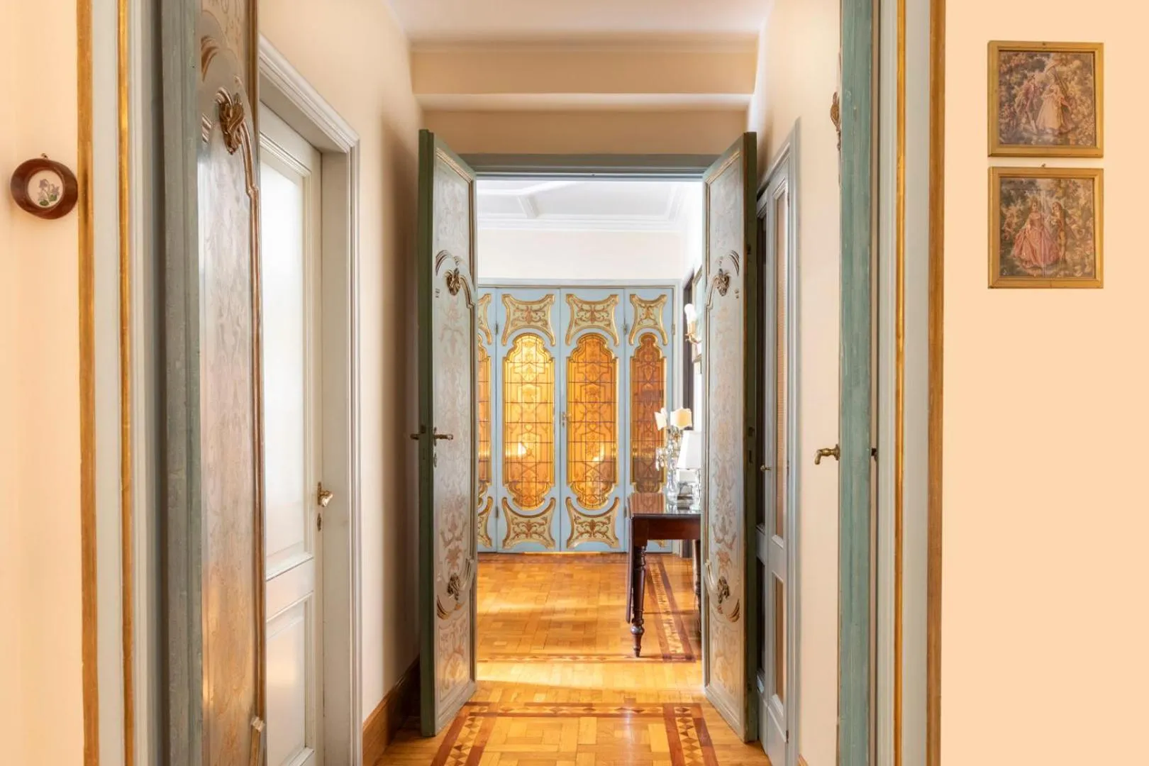 Photo of the whole room in Martina House