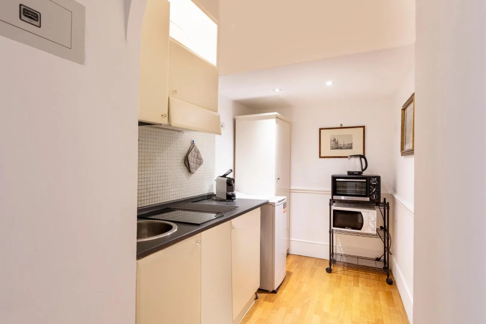 Coffee/tea facilities in Martina House