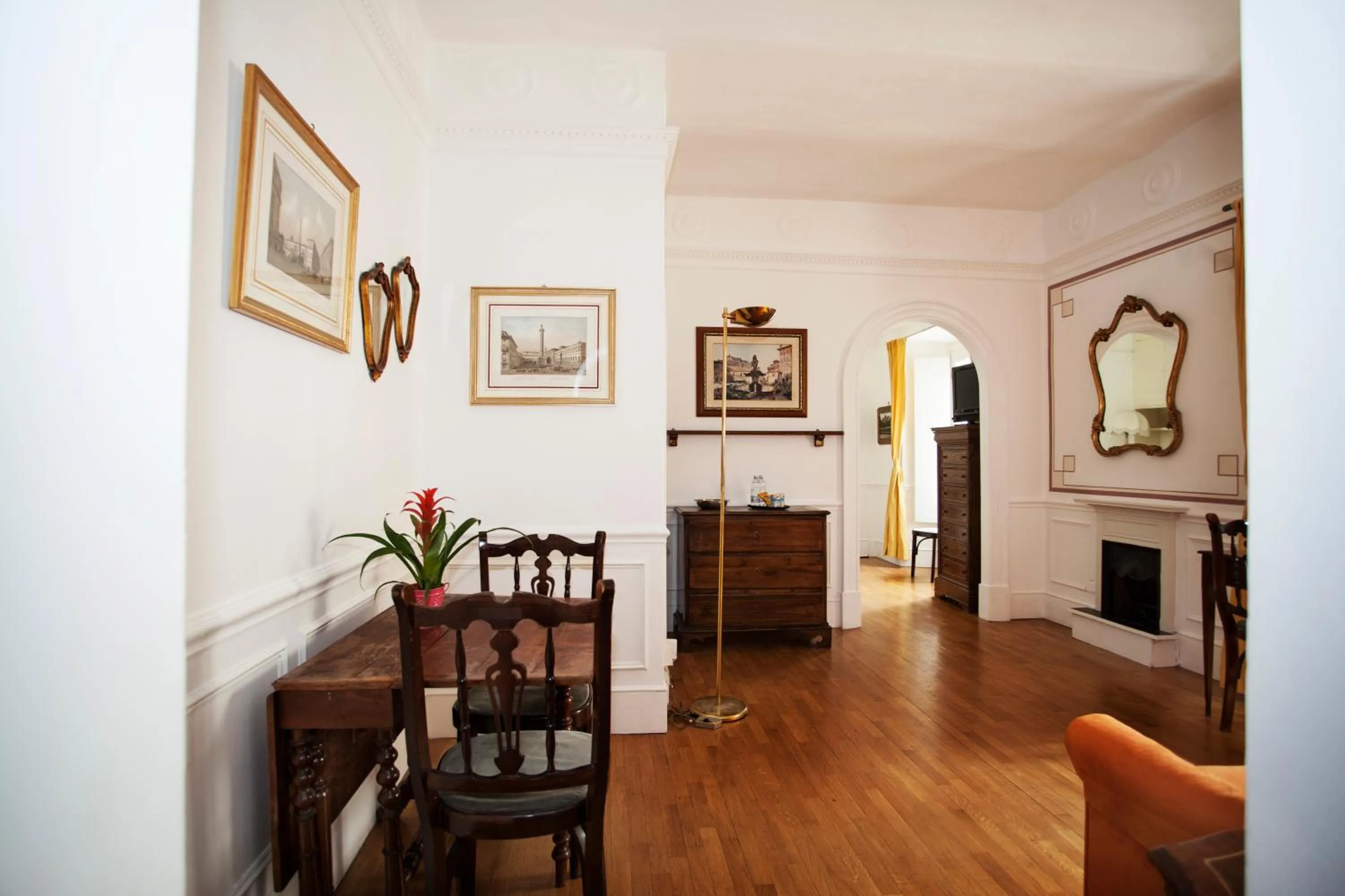 Photo of the whole room in Martina House