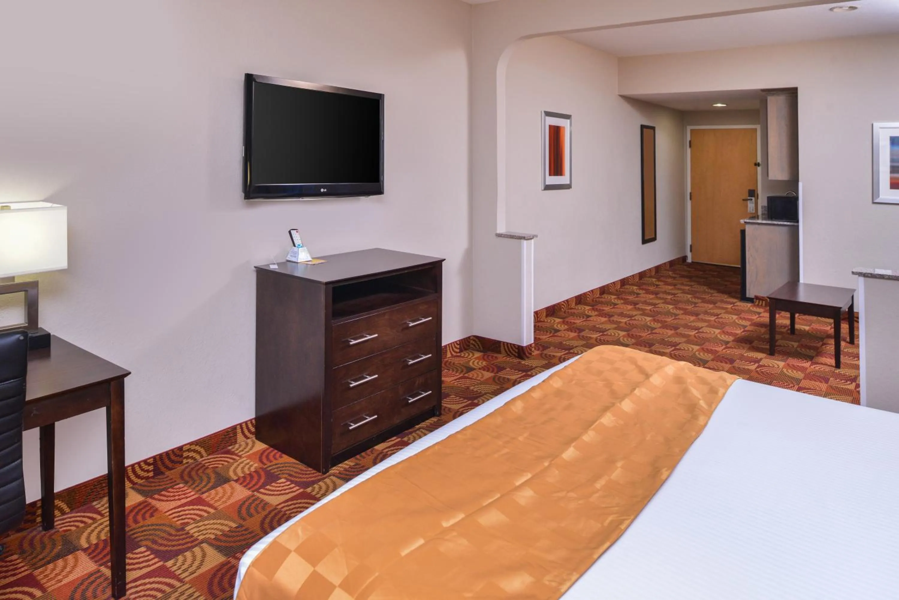 TV and multimedia, Bed in Americas Best Value Inn & Suites Bastrop