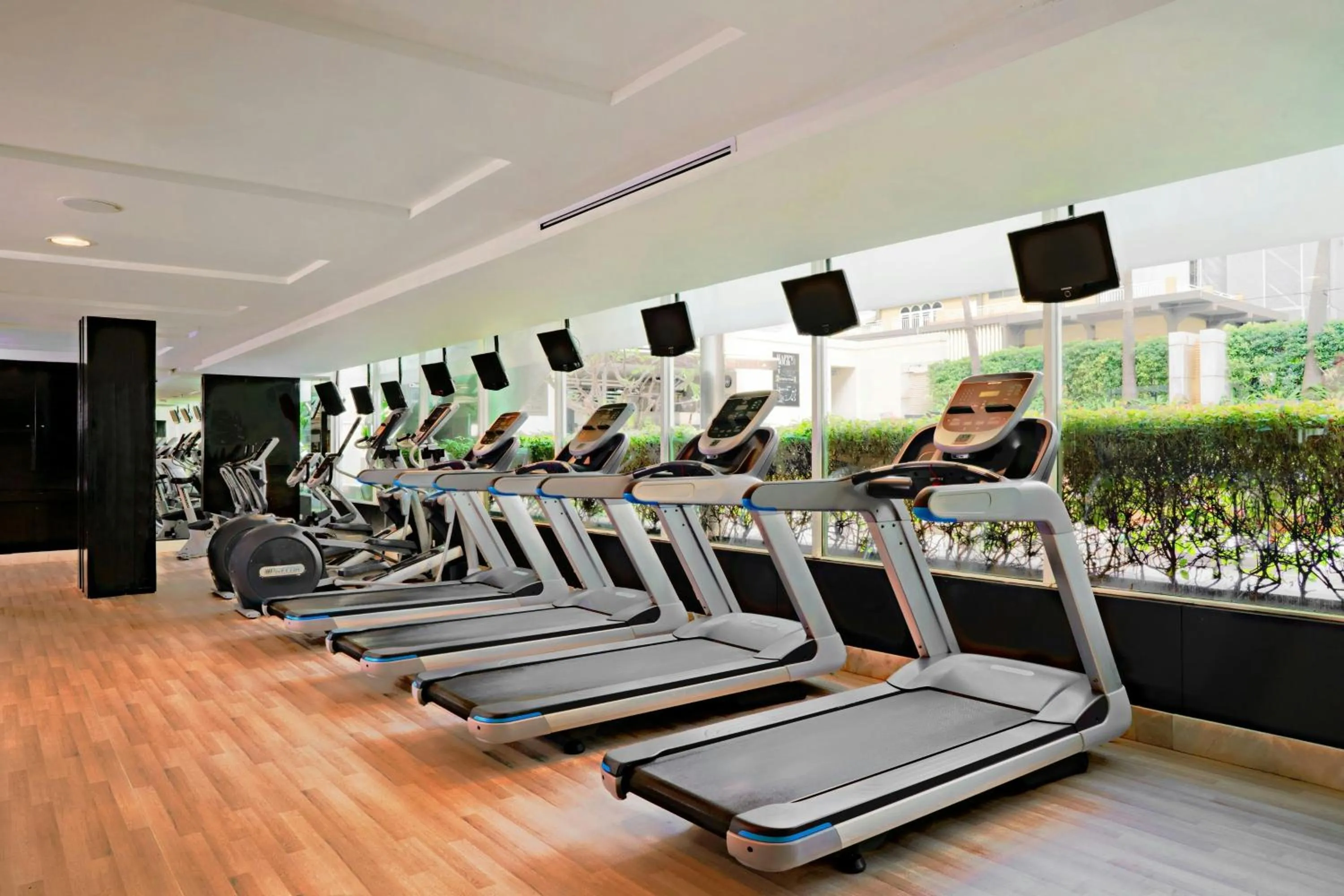 Fitness centre/facilities in Courtyard by Marriott Bangkok