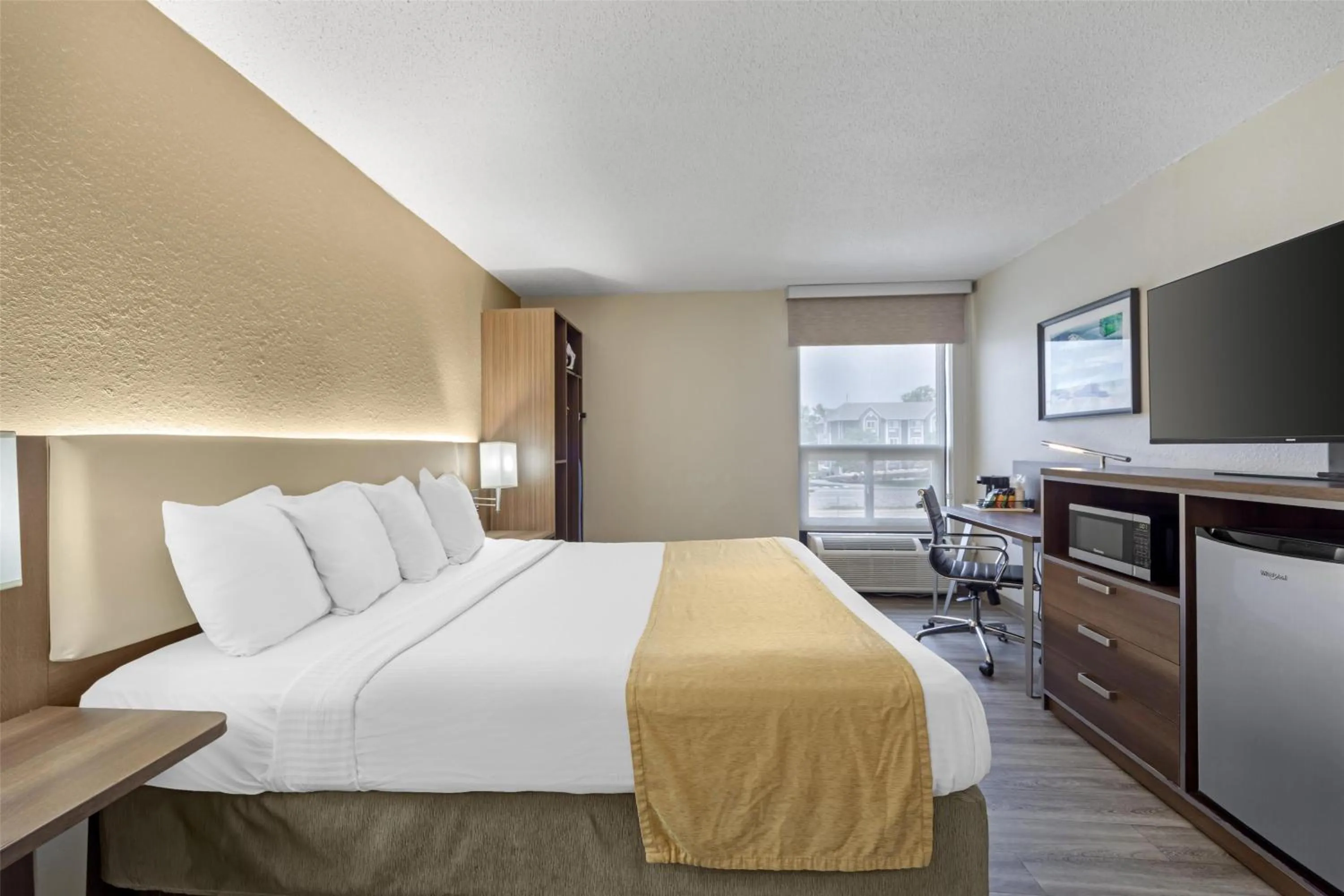 Bedroom, Bed in Best Western Galaxy Inn