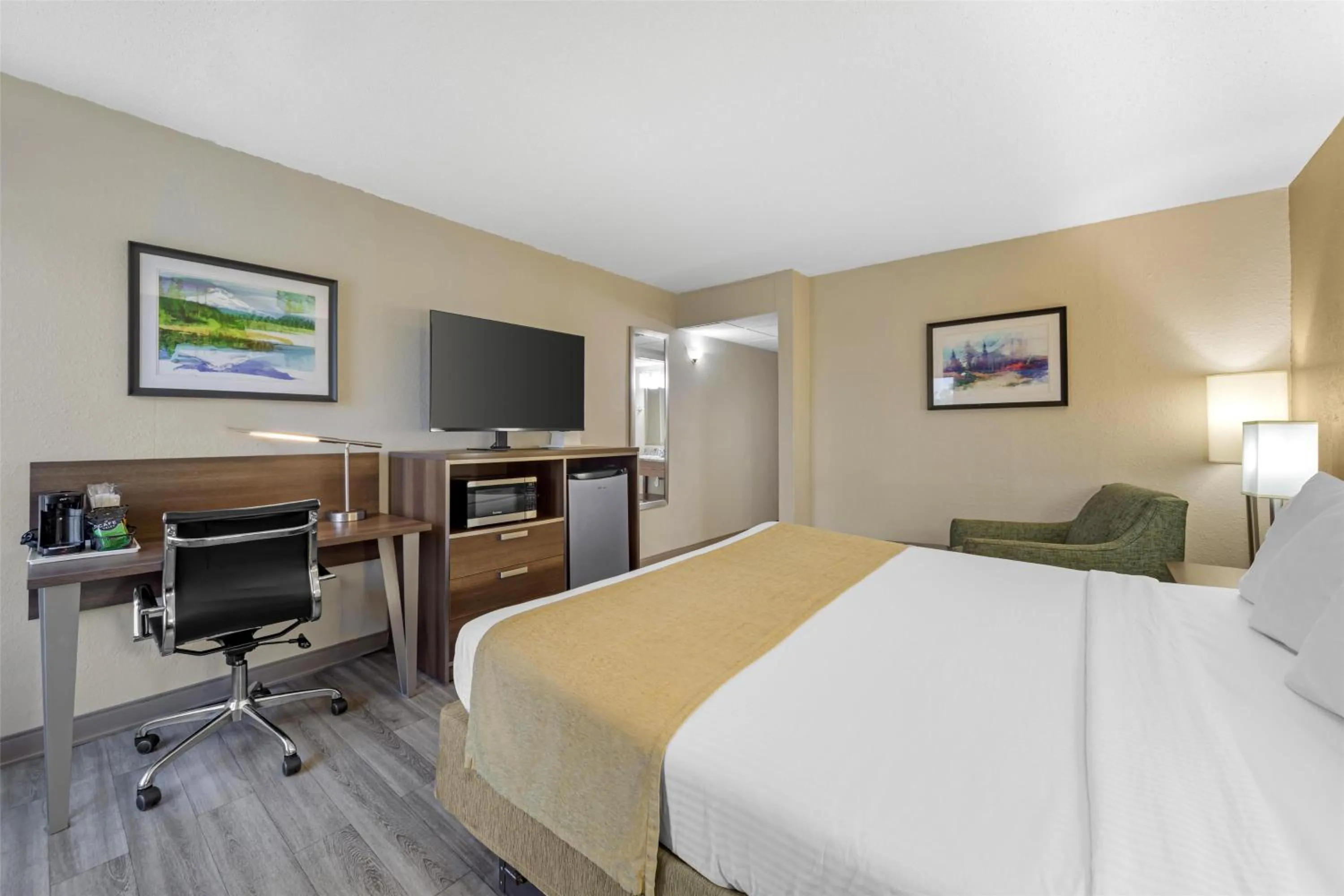 Bedroom, Bed in Best Western Galaxy Inn