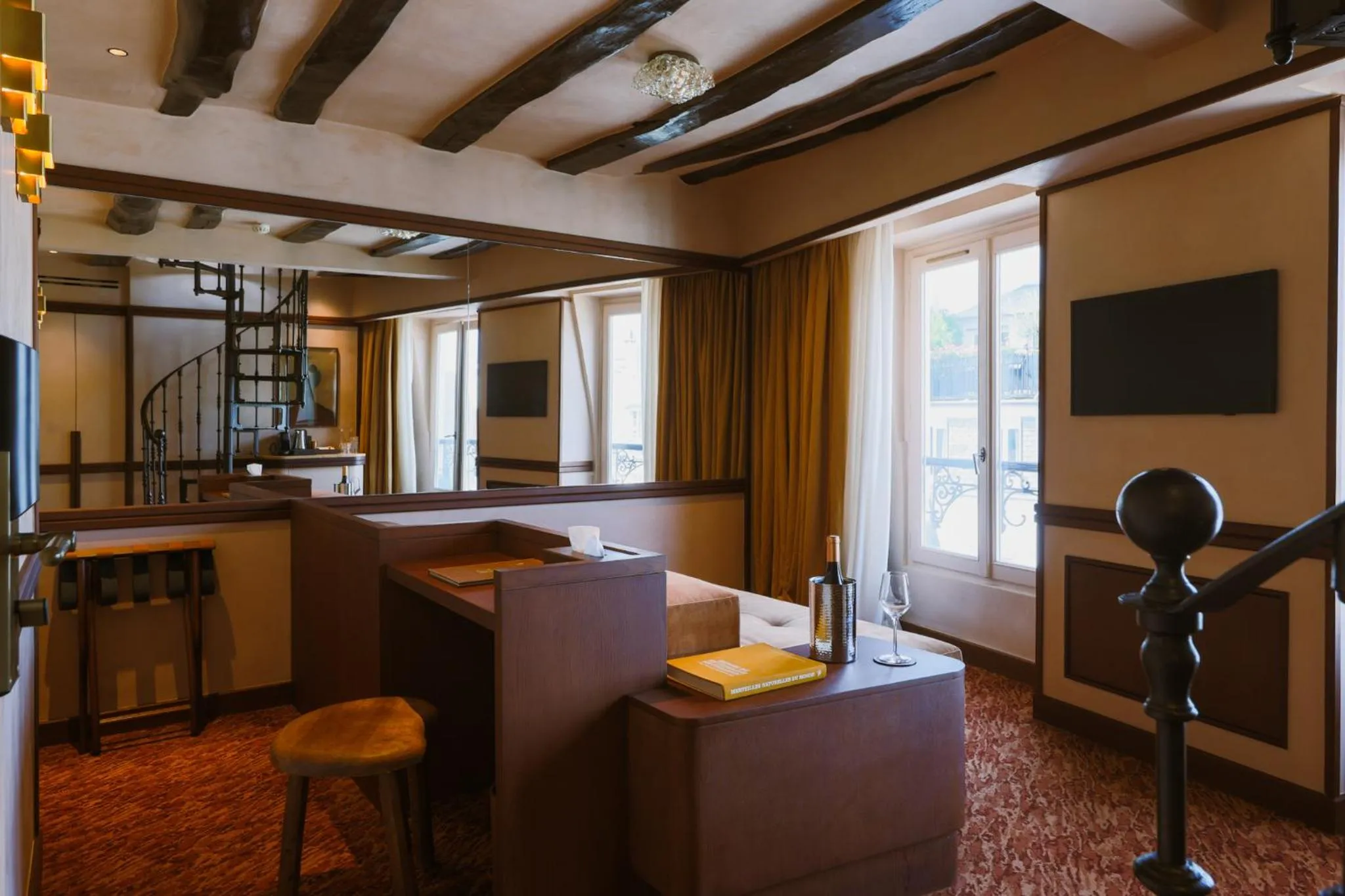 Communal lounge/ TV room in Boutique Hôtel Konfidentiel