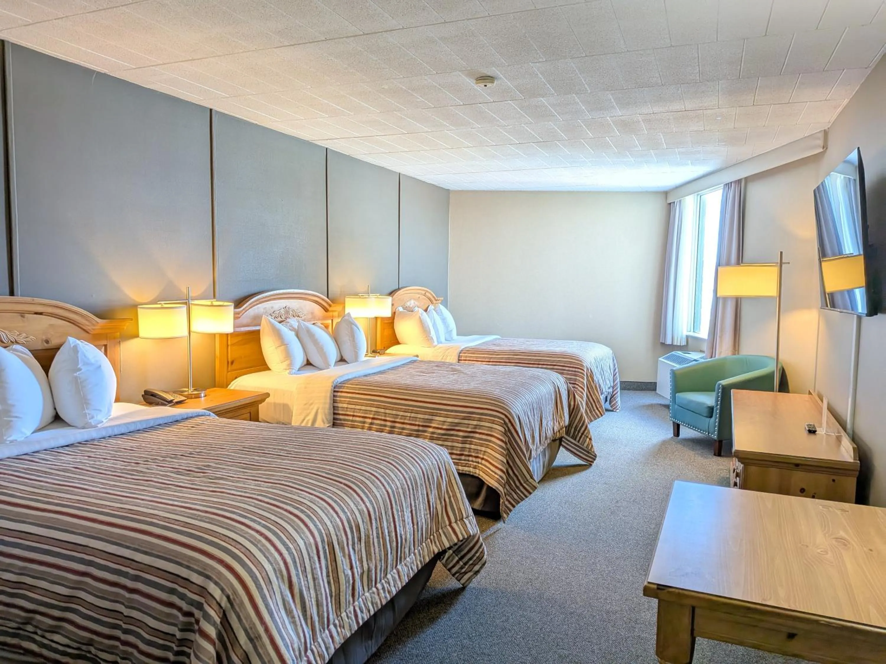 Bed in Confederation Place Hotel