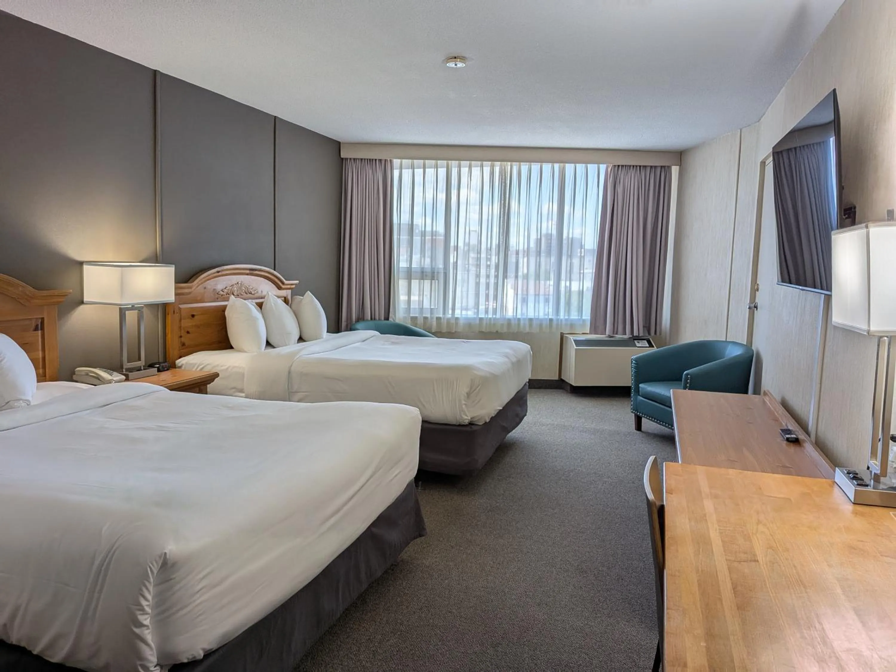 Bed in Confederation Place Hotel