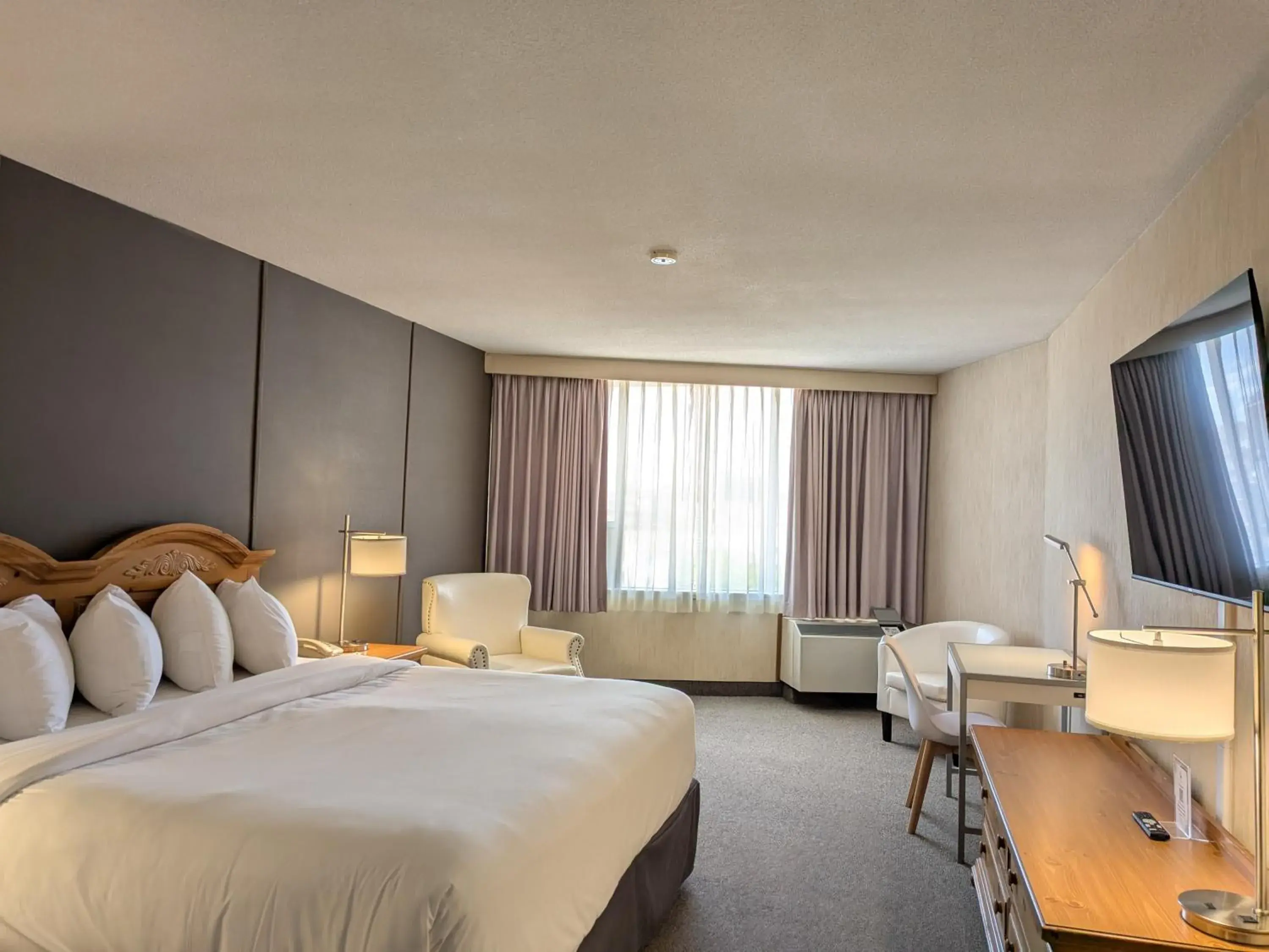 Standard King Room with City View in Confederation Place Hotel Standard King Room with City View in Confederation Place Hotel