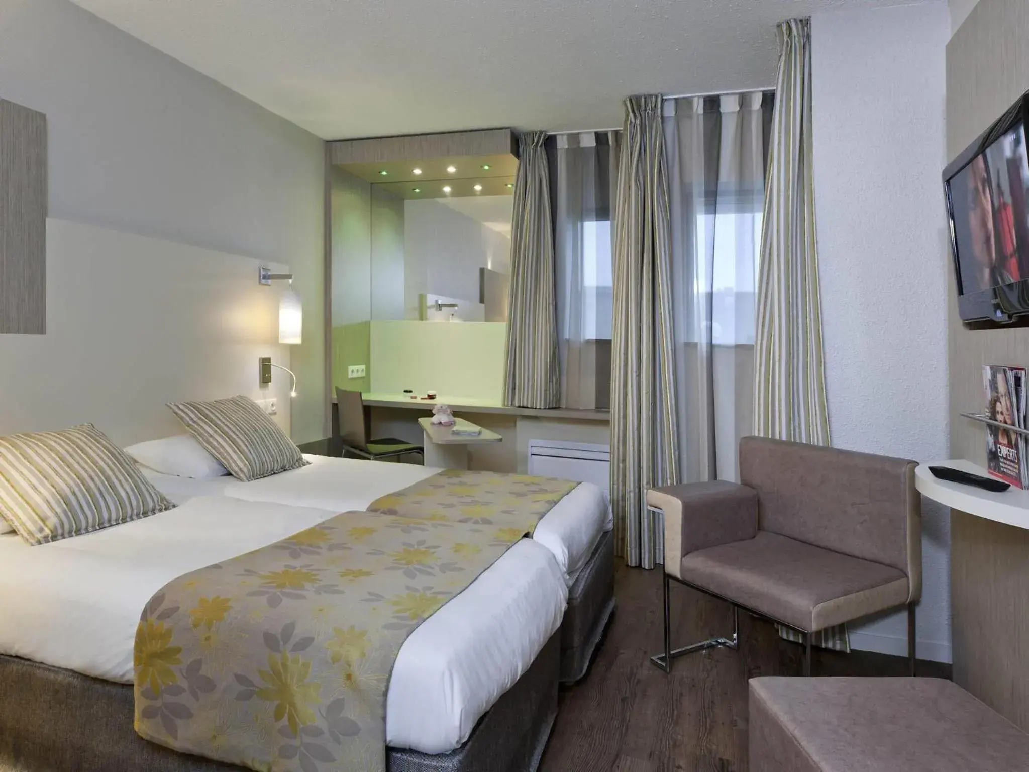 Room with Twin Beds in ibis Styles Melun Room with Twin Beds in ibis Styles Melun