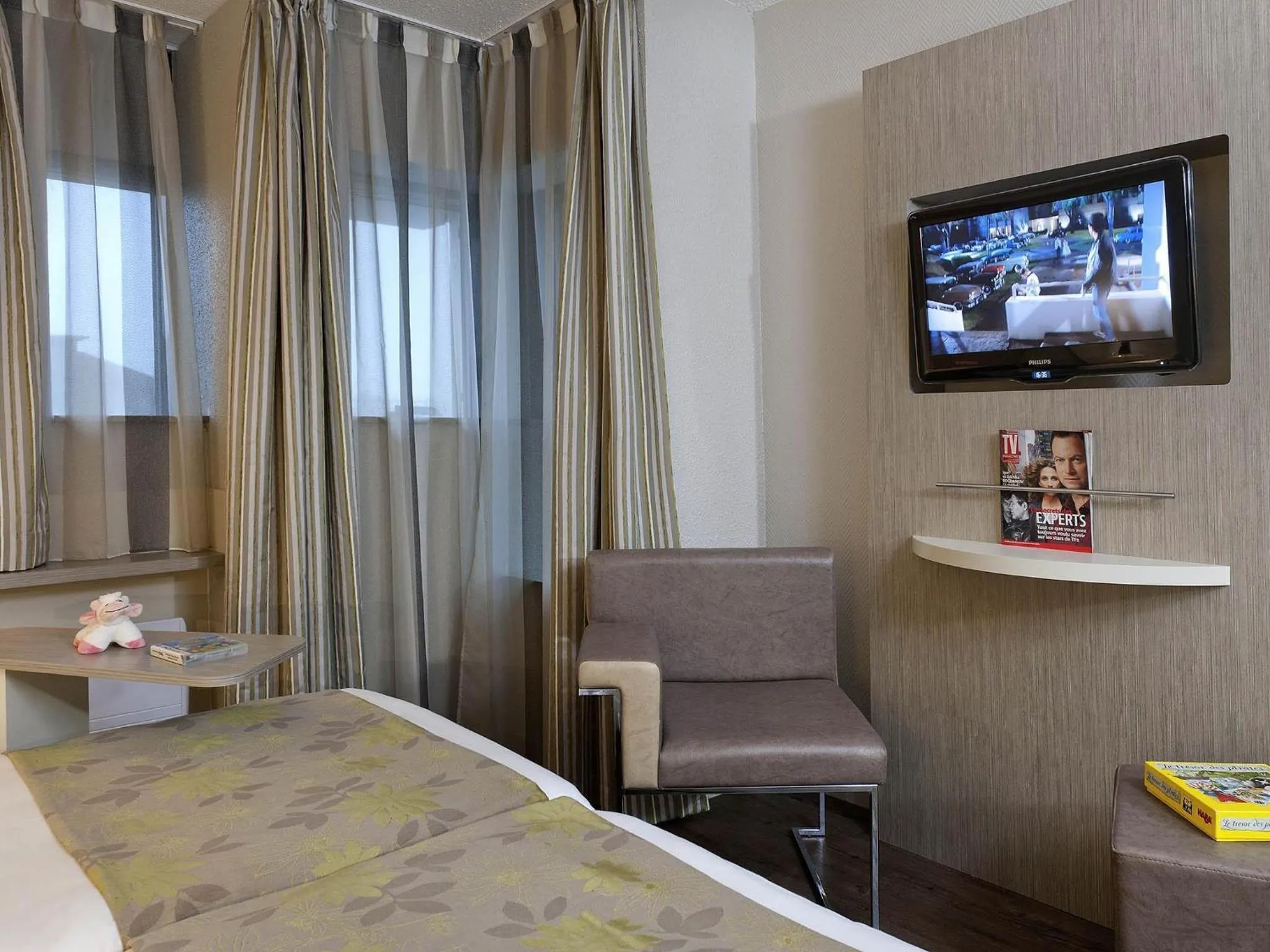 Bedroom, Bed in ibis Styles Melun