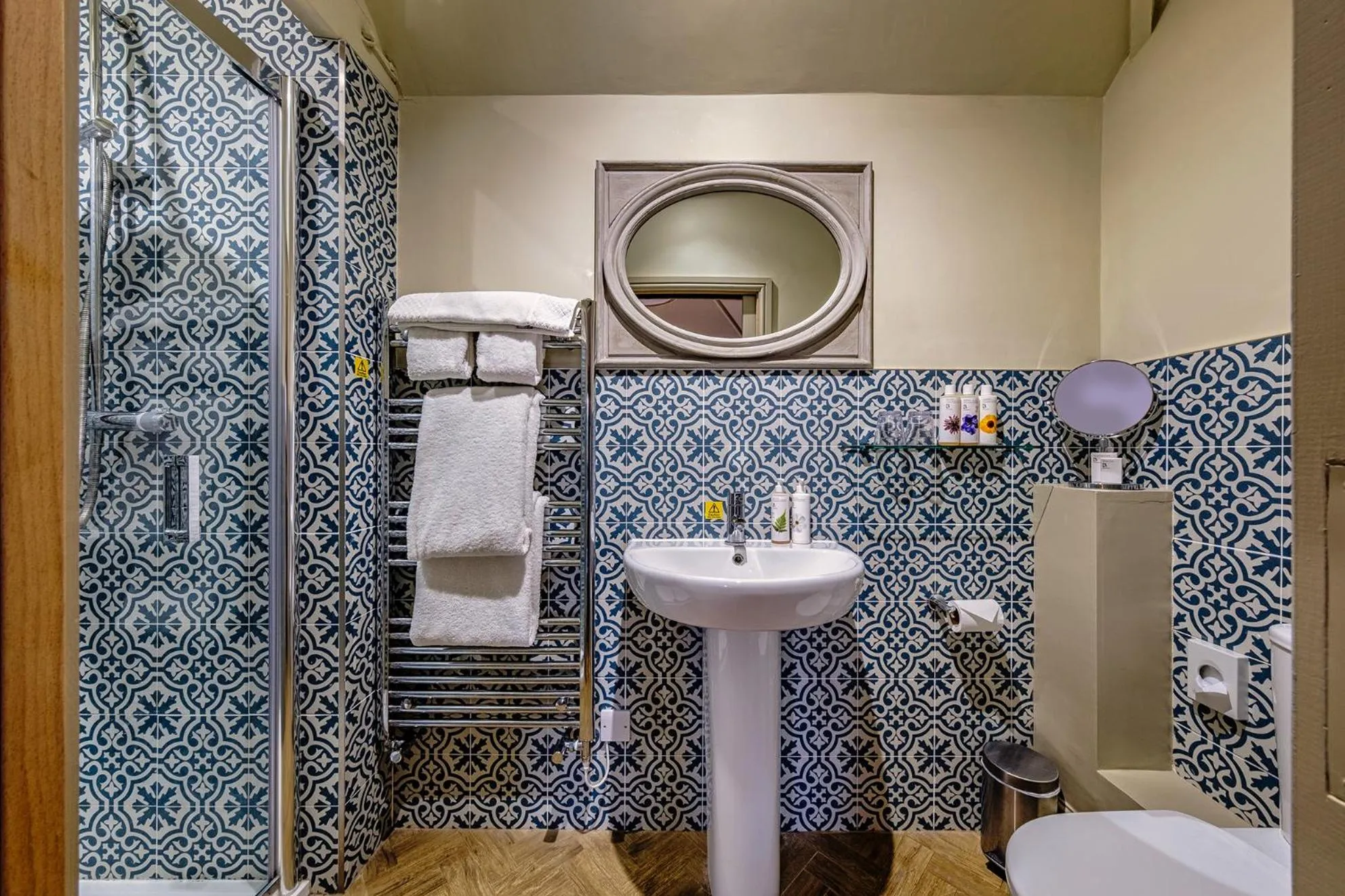 Bathroom in The Globe Inn