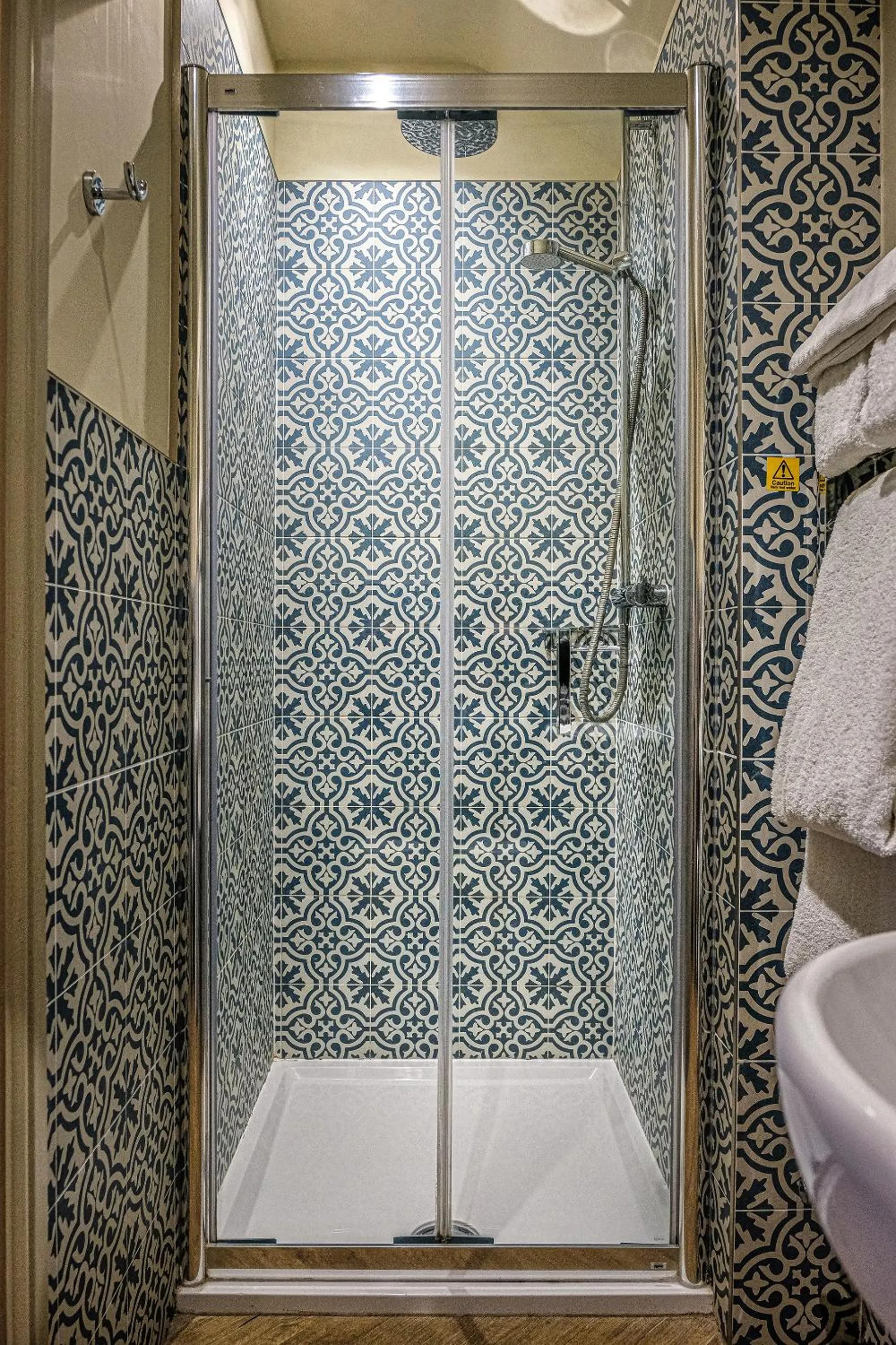 Bathroom in The Globe Inn