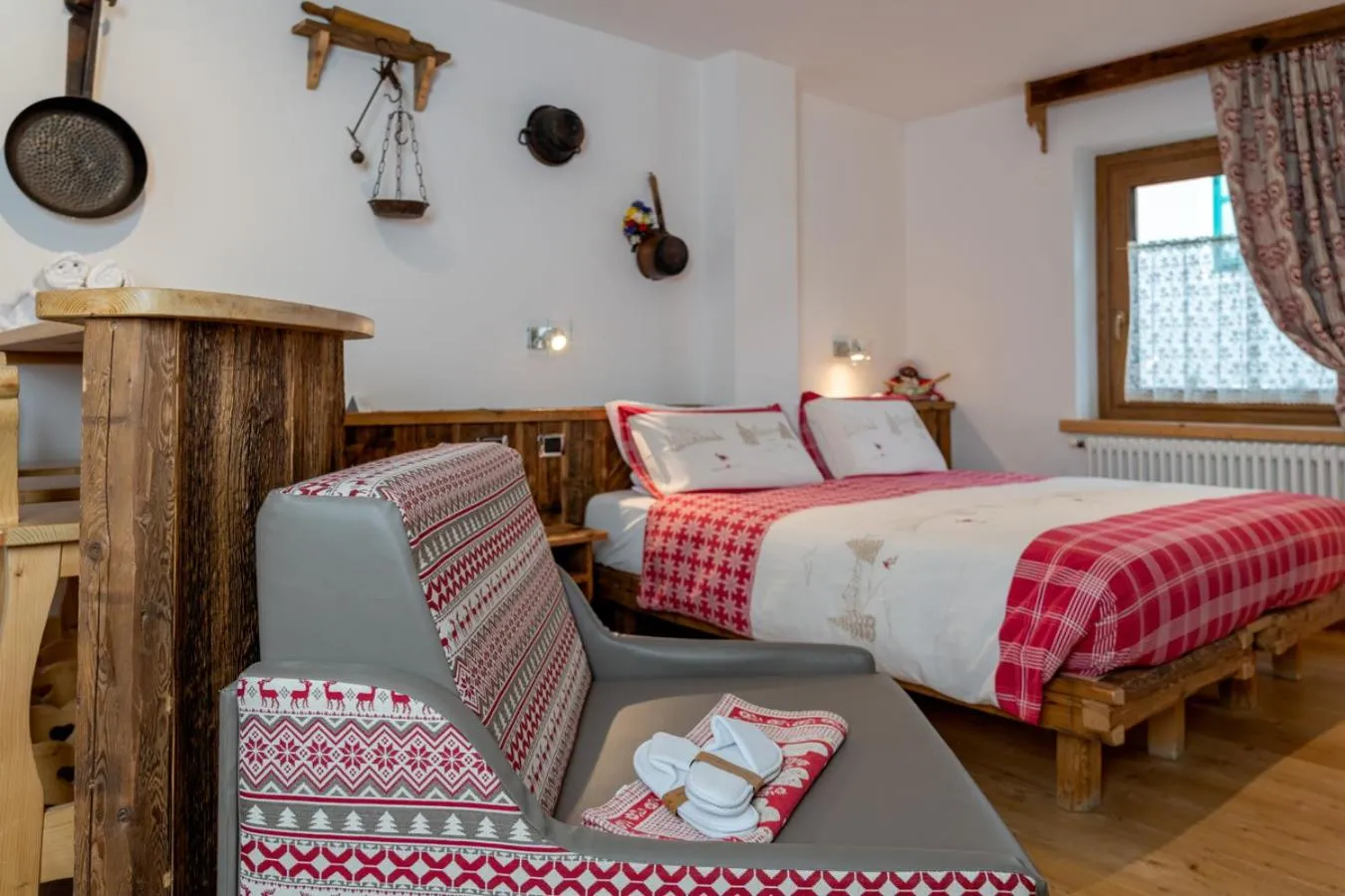 Photo of the whole room, Bed in Garnì Ladin