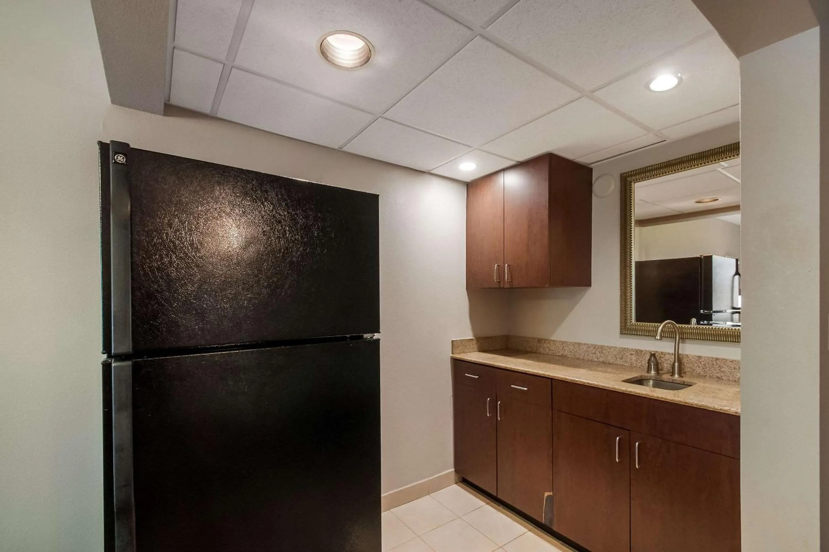 Bedroom in Country Inn & Suites by Radisson, Fredericksburg South I-95 , VA