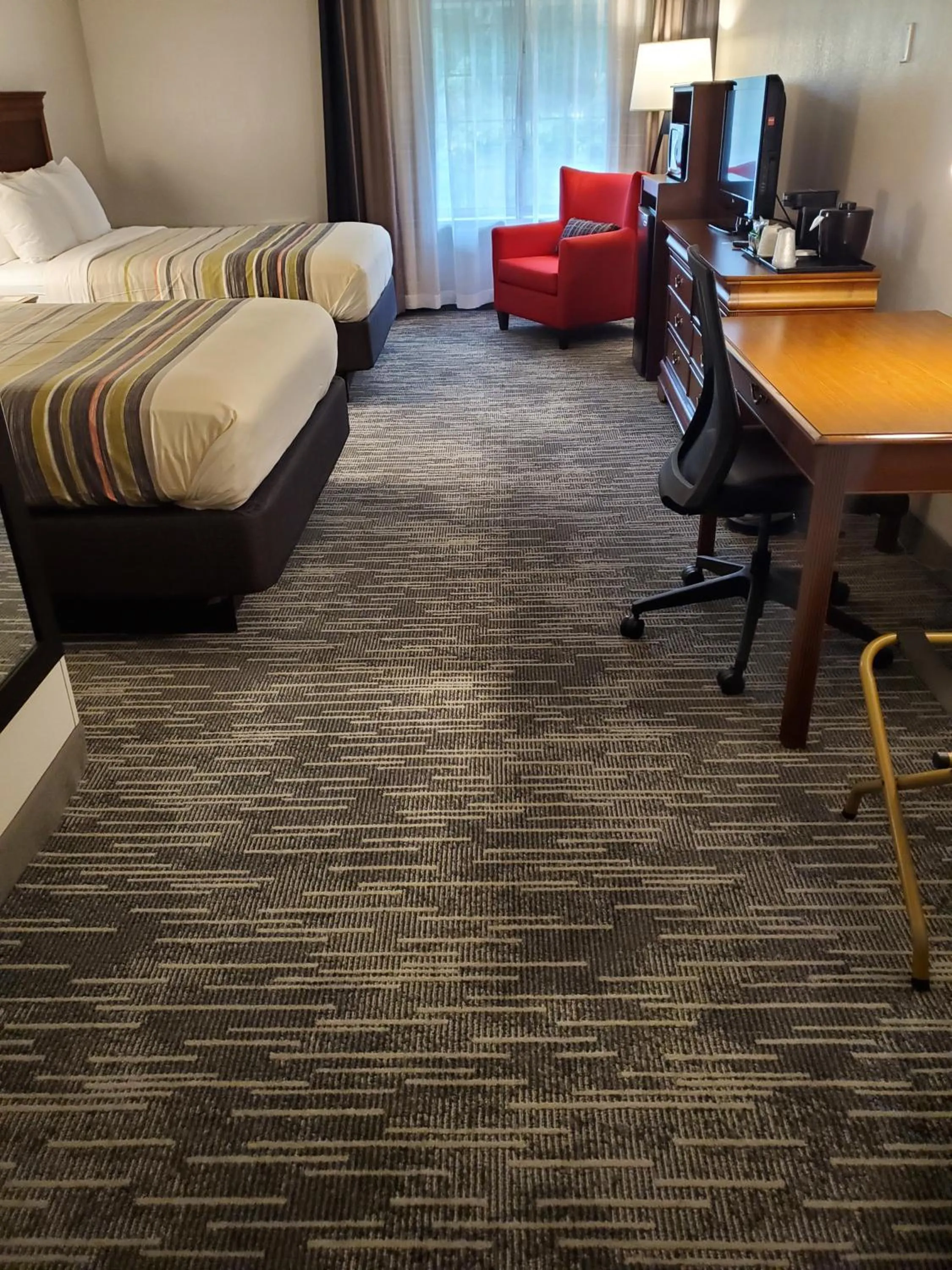 TV and multimedia, Bed in Country Inn & Suites by Radisson, Fredericksburg South I-95 , VA