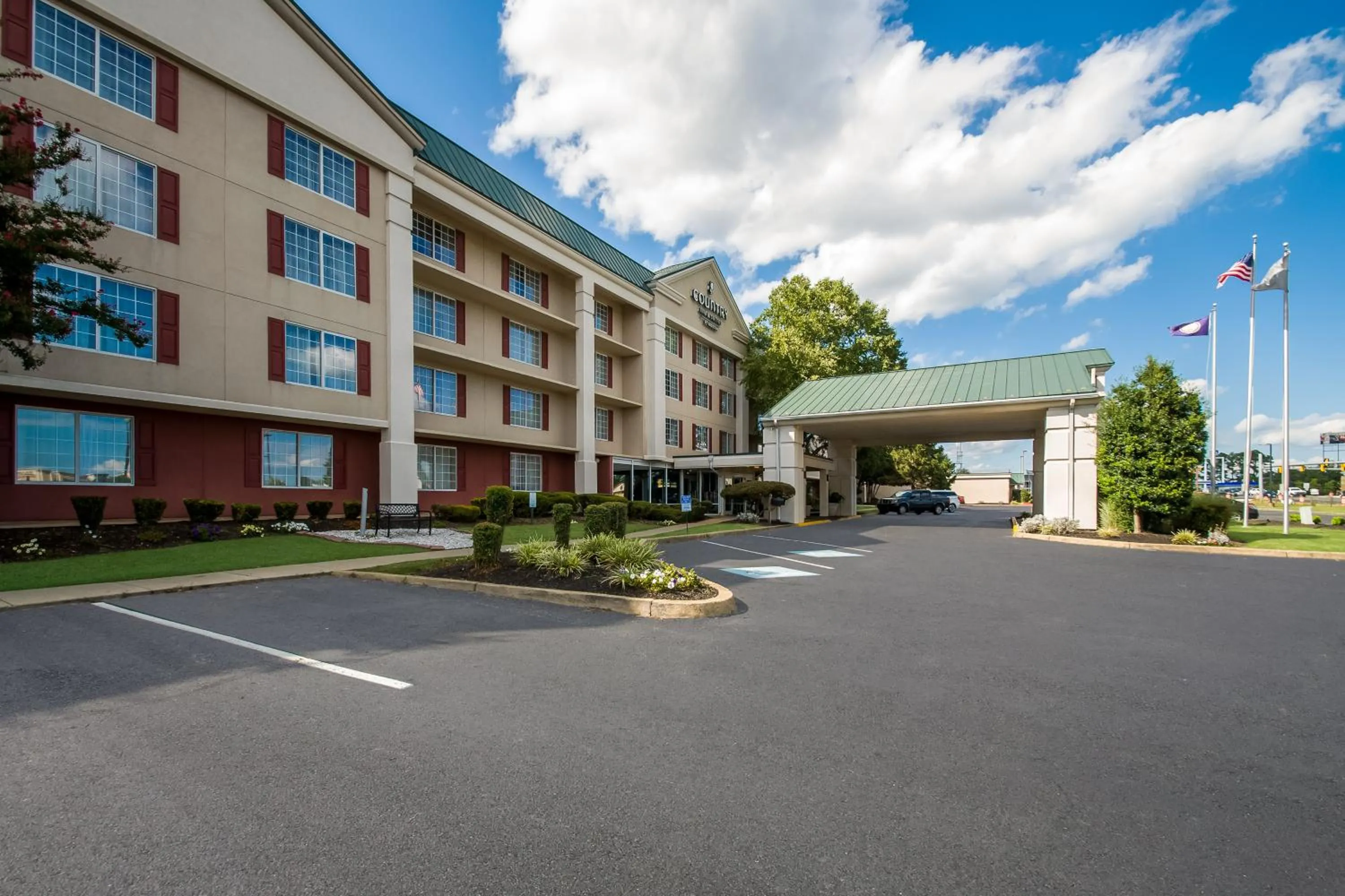 Property building in Country Inn & Suites by Radisson, Fredericksburg South I-95 , VA