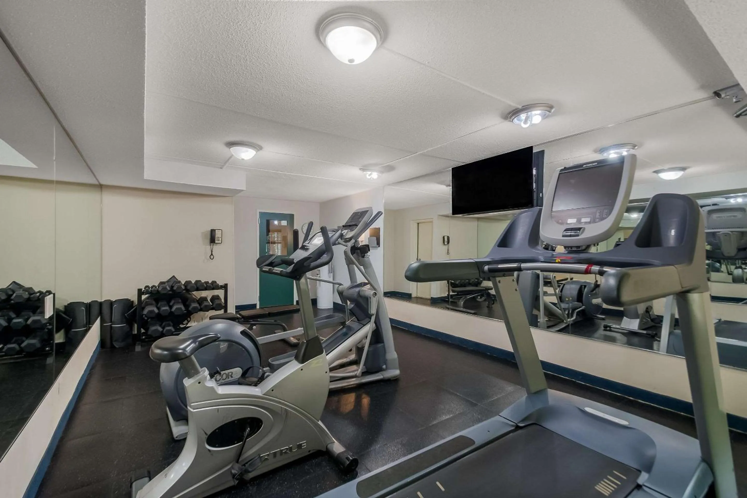 Fitness centre/facilities in Country Inn & Suites by Radisson, Fredericksburg South I-95 , VA