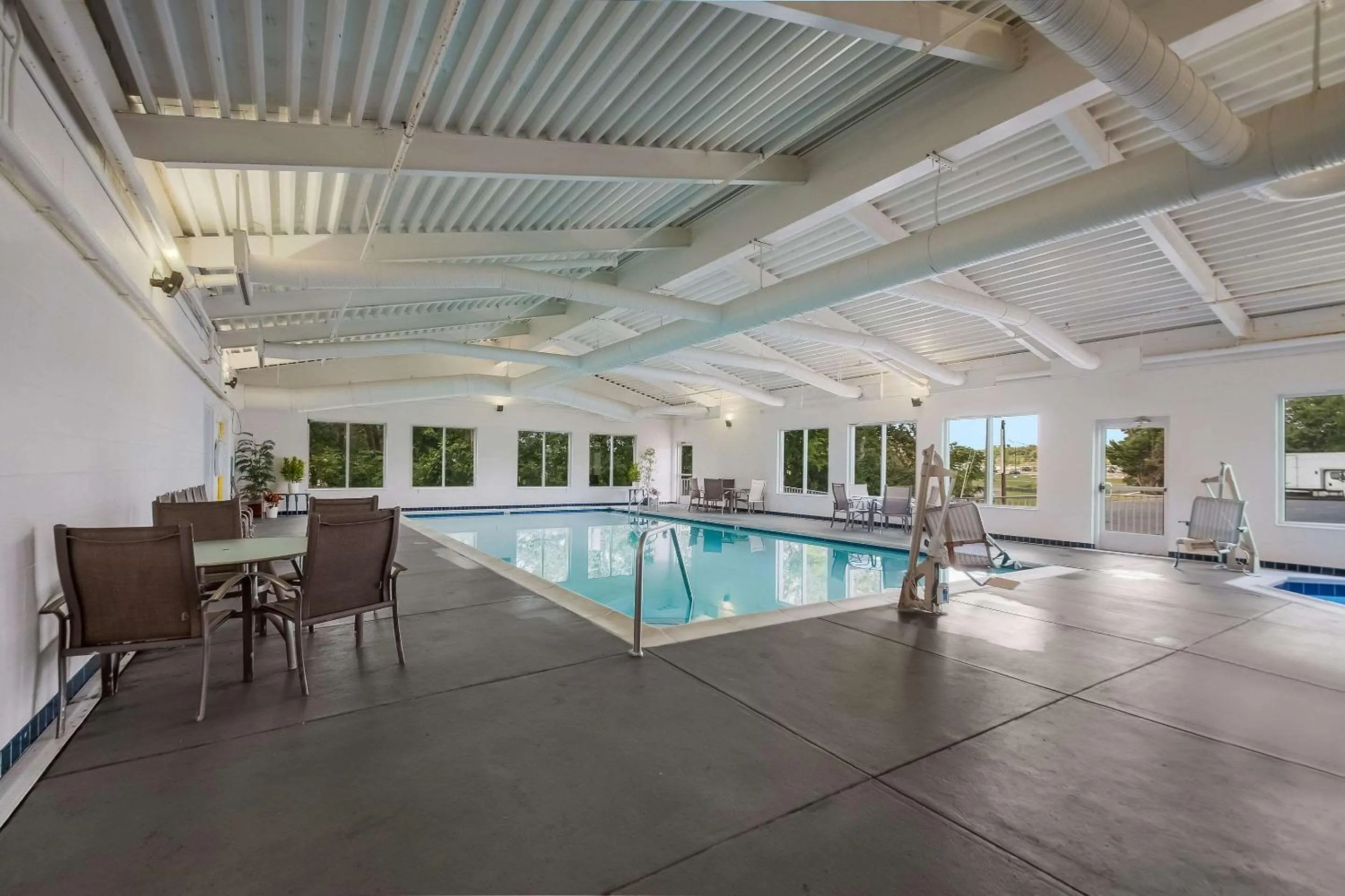 Swimming pool in Country Inn & Suites by Radisson, Fredericksburg South I-95 , VA