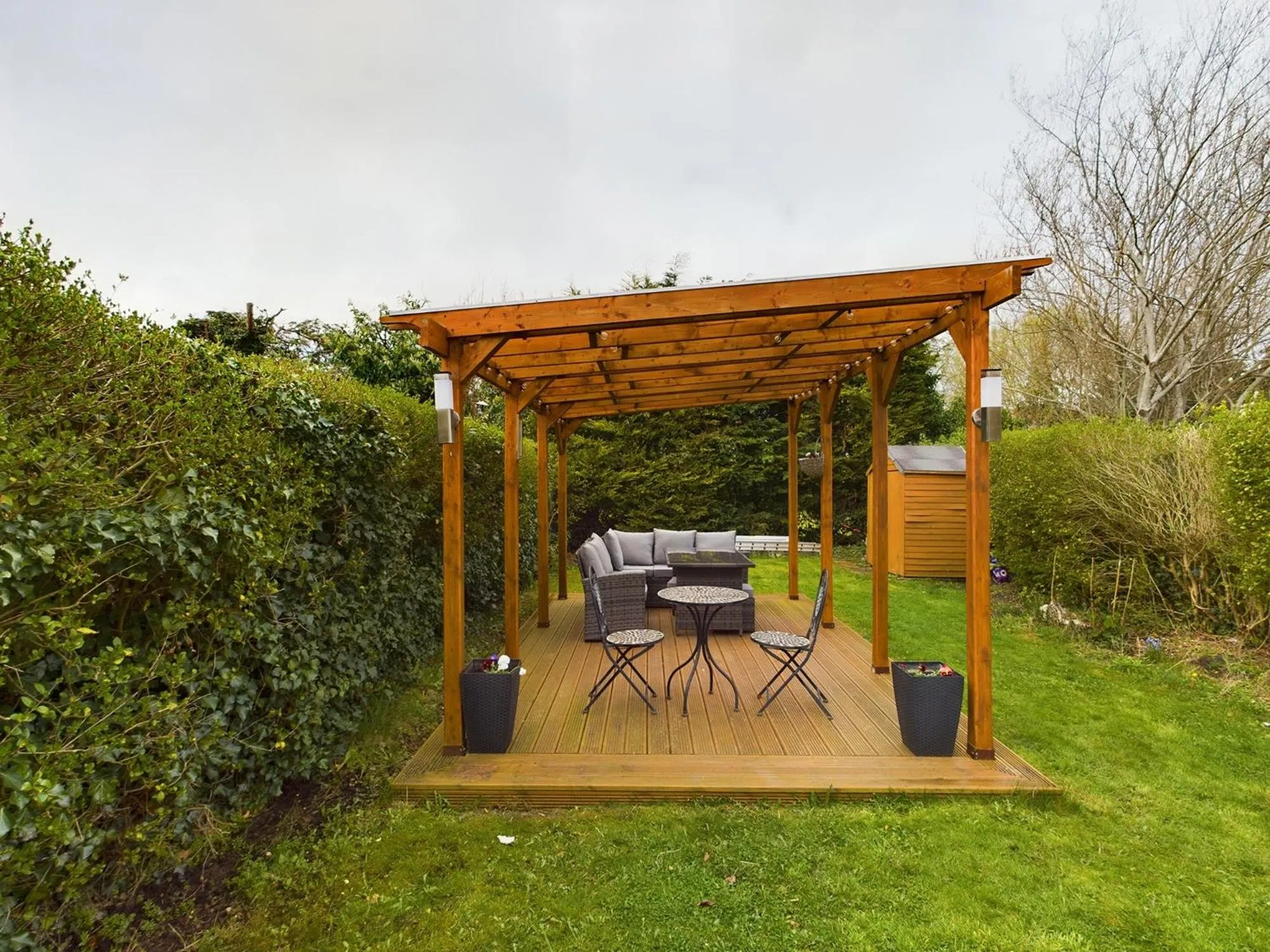 Garden in Zoo Cottage