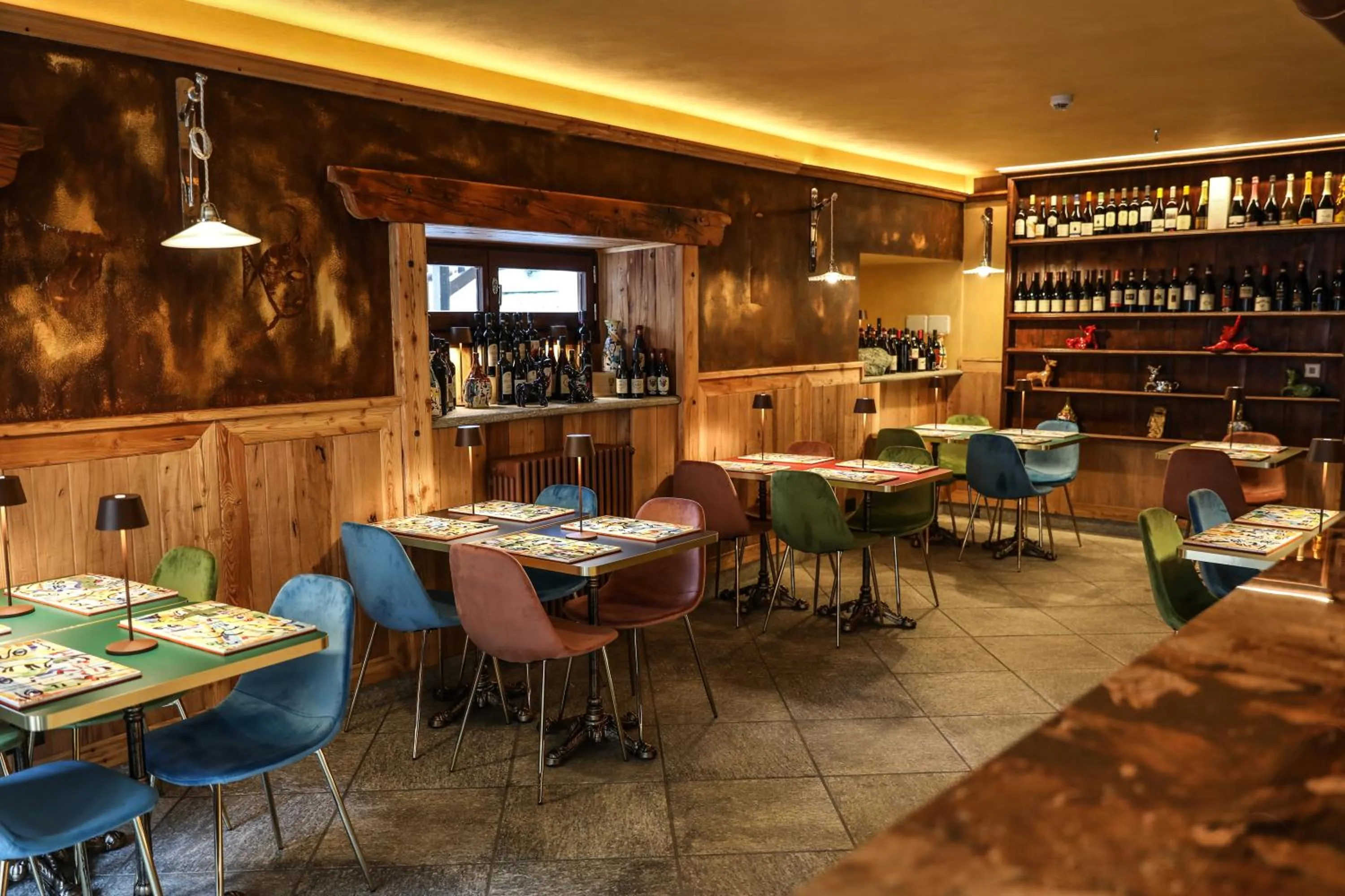 Restaurant/places to eat in Art Apartments Alpine Residence