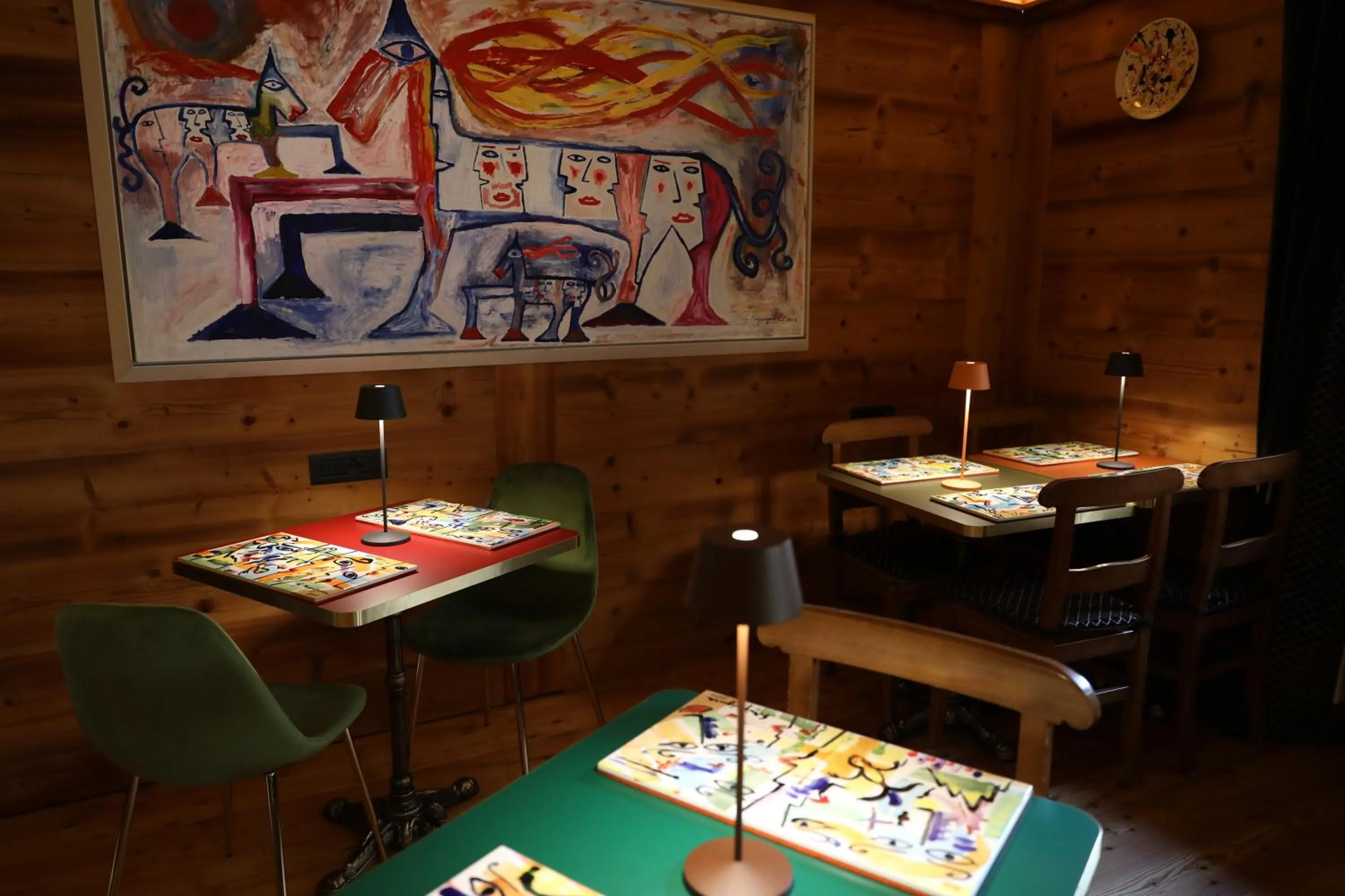 Restaurant/places to eat in Art Apartments Alpine Residence