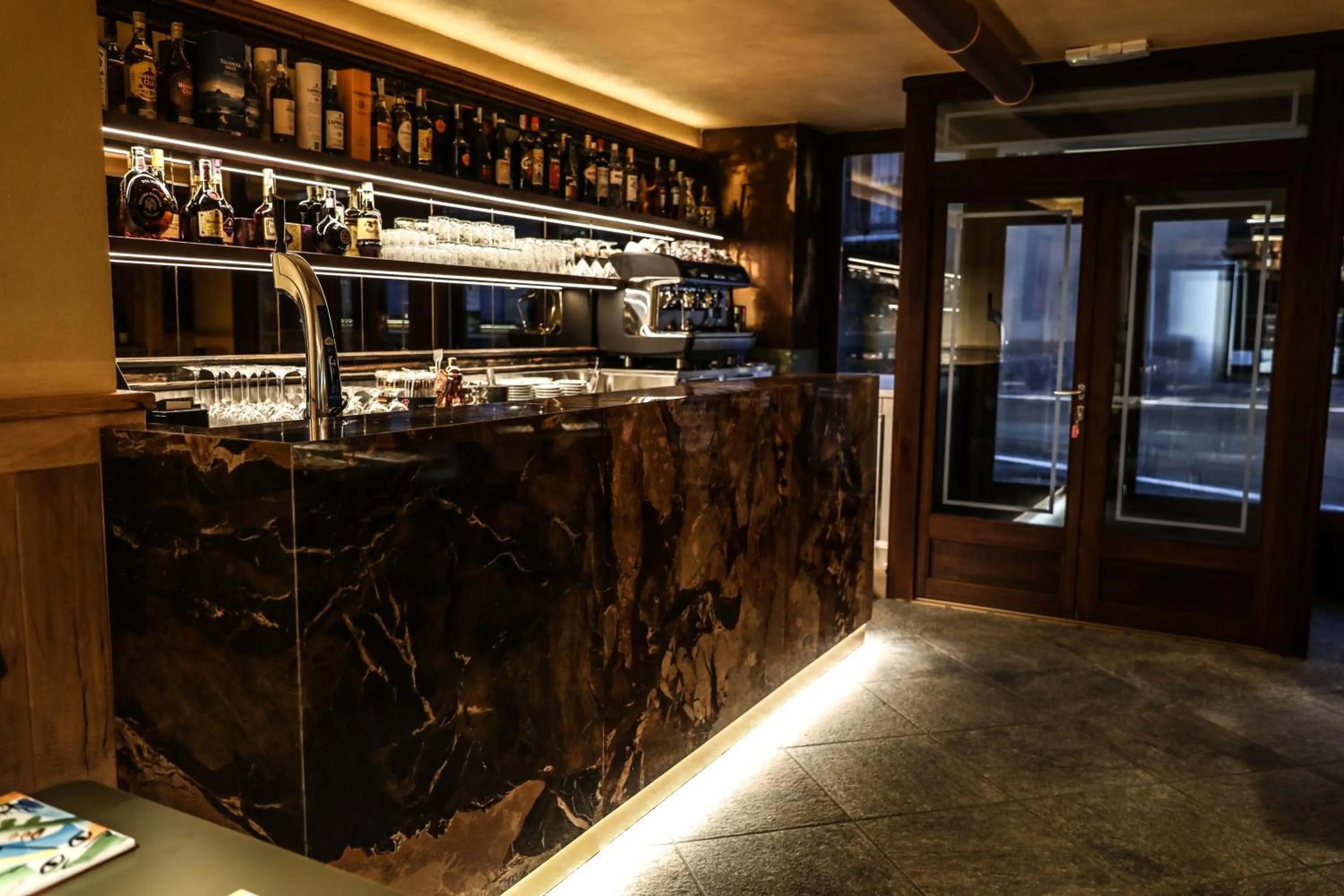 Lounge or bar in Art Apartments Alpine Residence