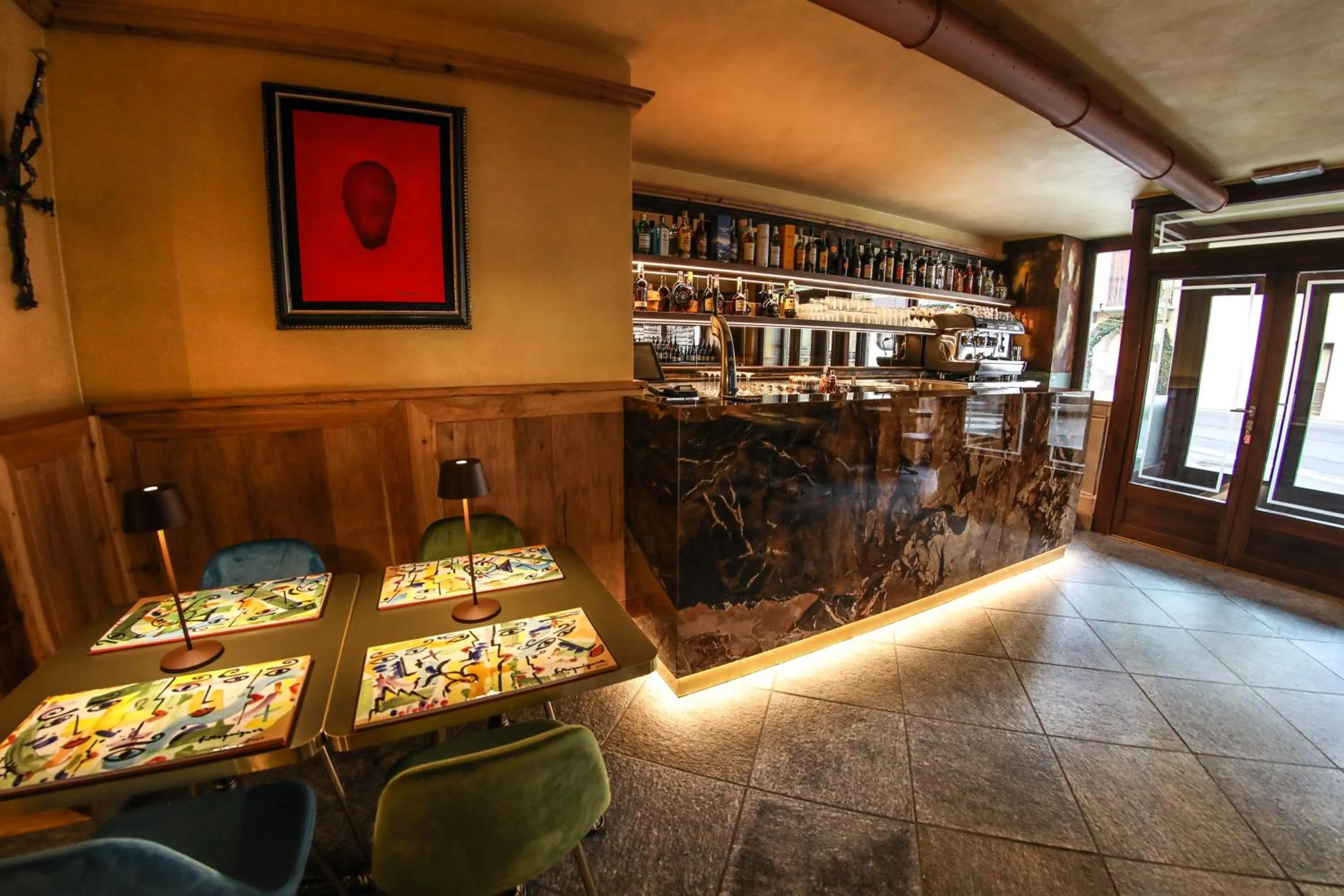 Restaurant/places to eat in Art Apartments Alpine Residence