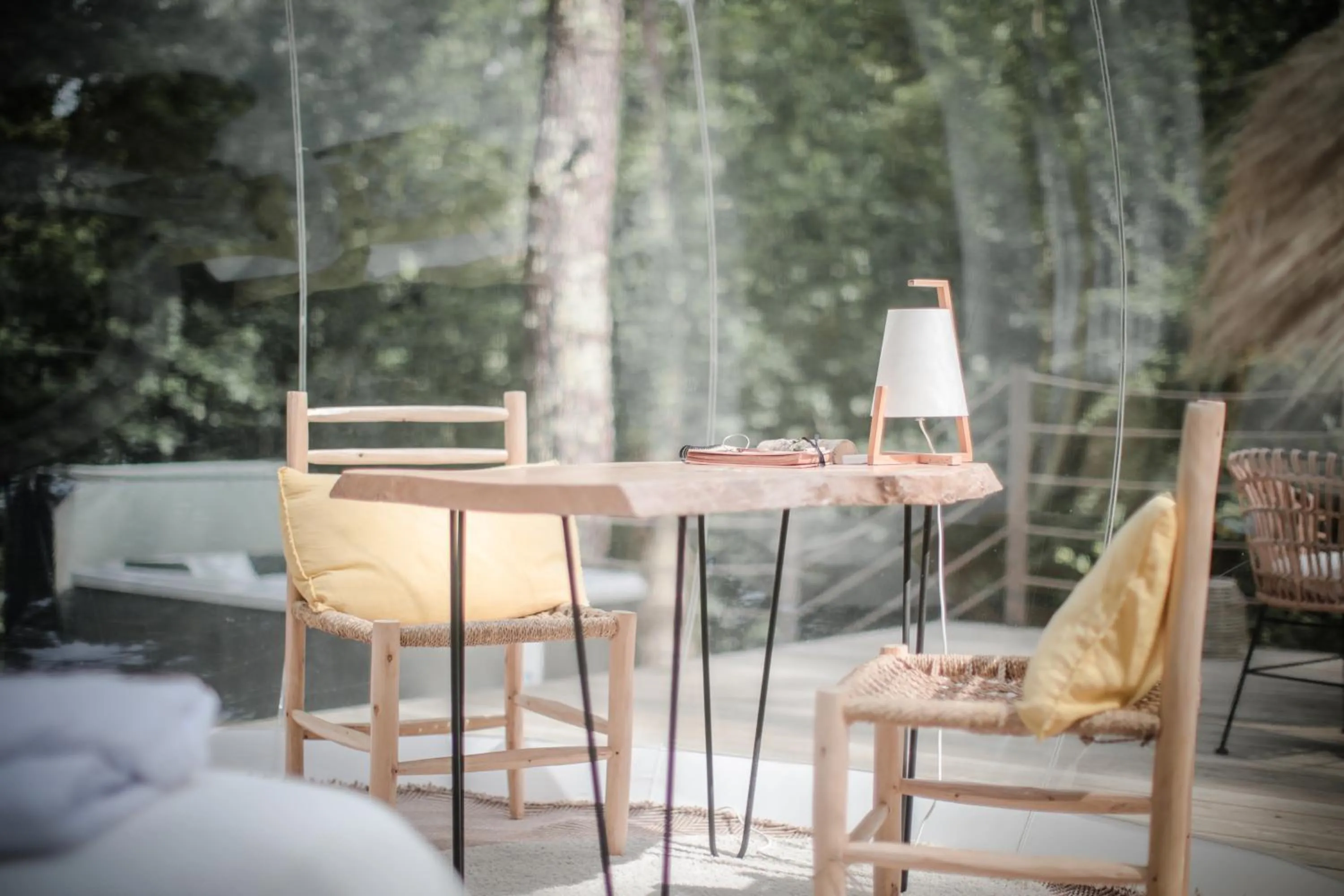 Dining area in Les Bulles De Bordeaux