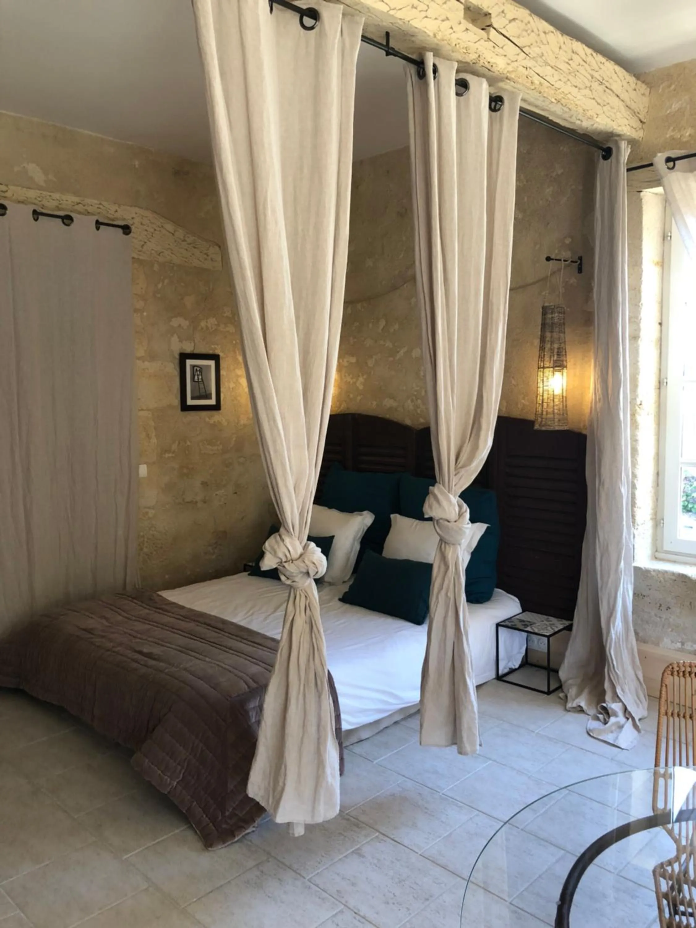 Bedroom, Bed in Les Bulles De Bordeaux