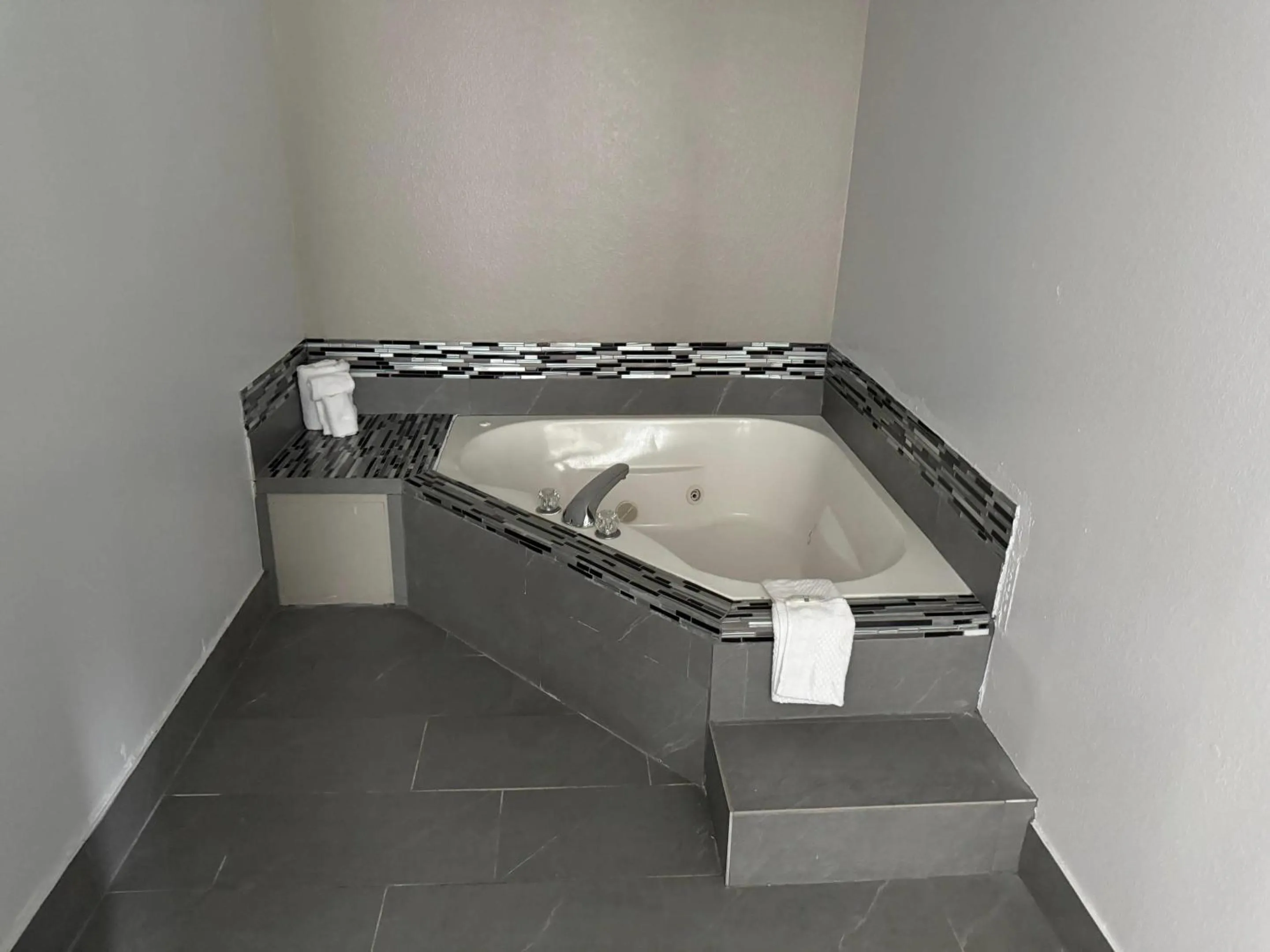 Bedroom in Quality Inn & Suites Biloxi - Ocean Springs