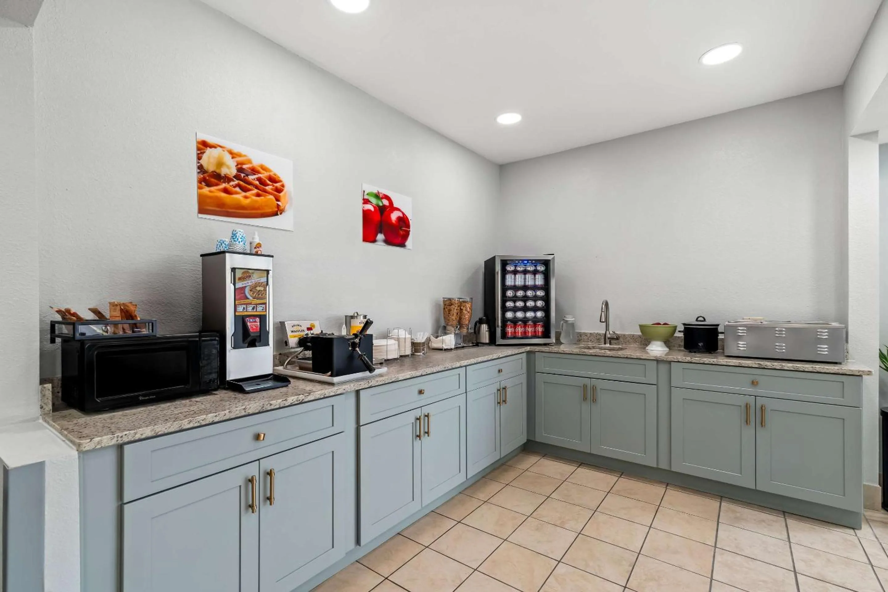 Breakfast in Quality Inn & Suites Biloxi - Ocean Springs