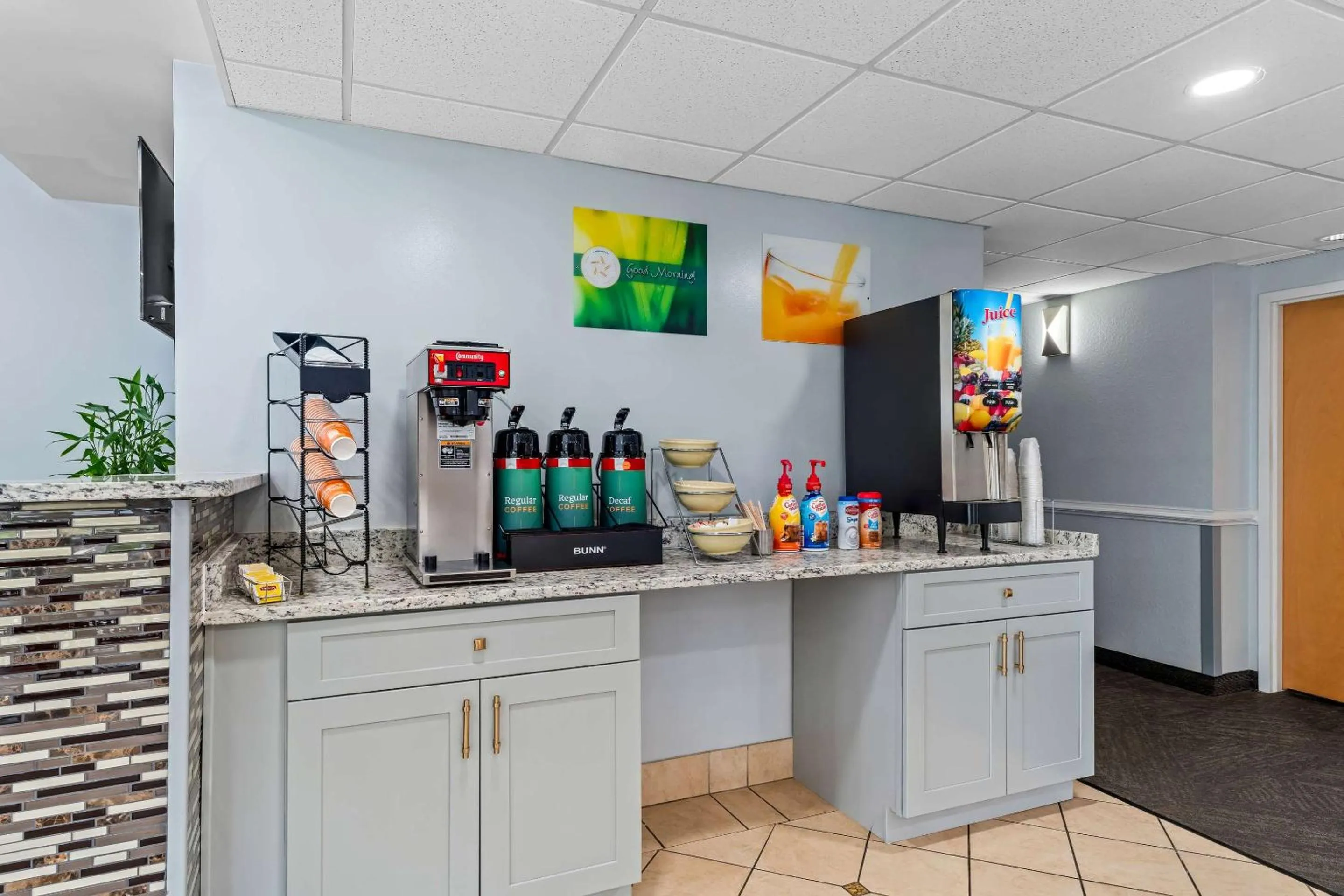 Breakfast in Quality Inn & Suites Biloxi - Ocean Springs