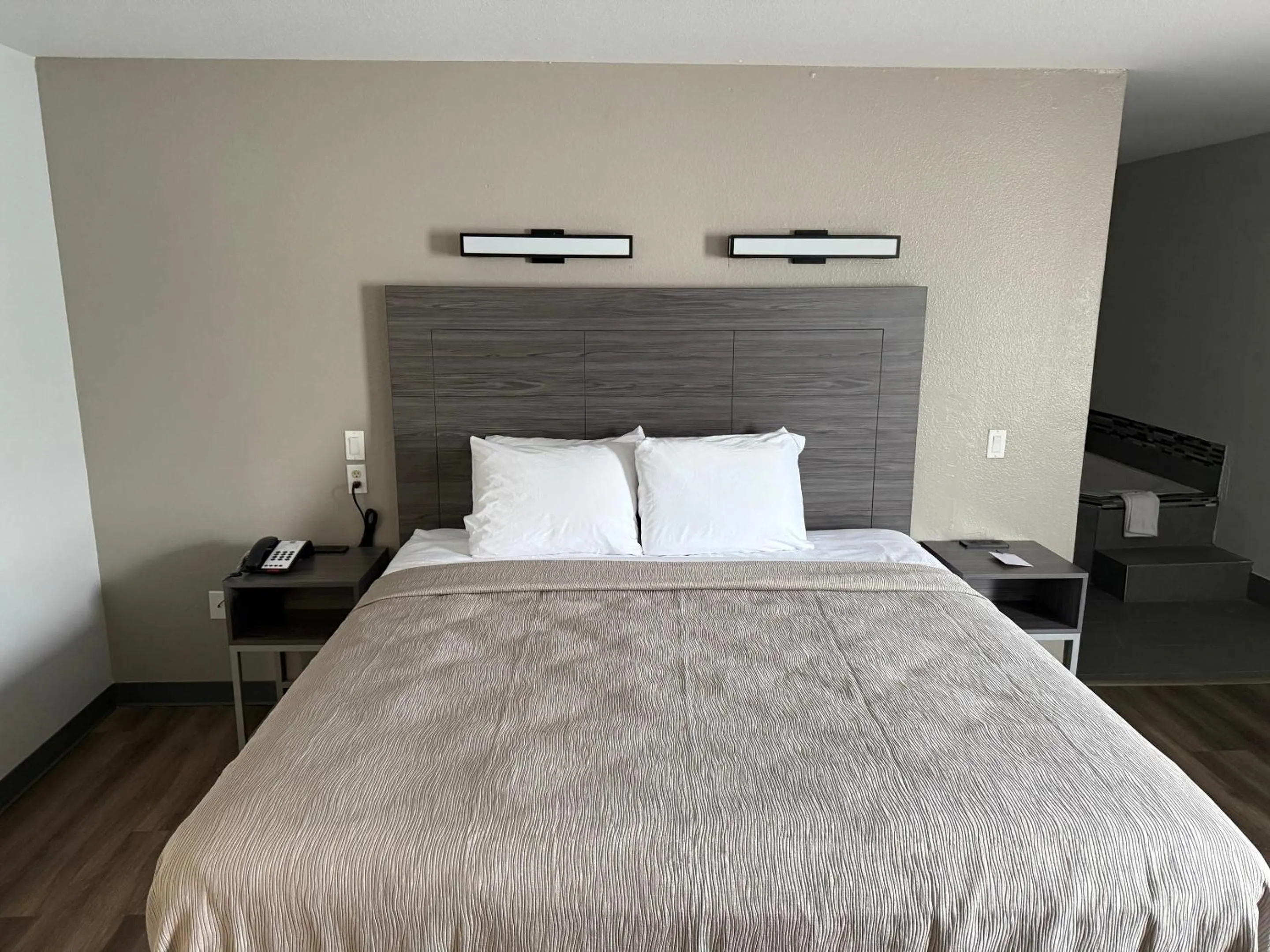 Bedroom, Bed in Quality Inn & Suites Biloxi - Ocean Springs