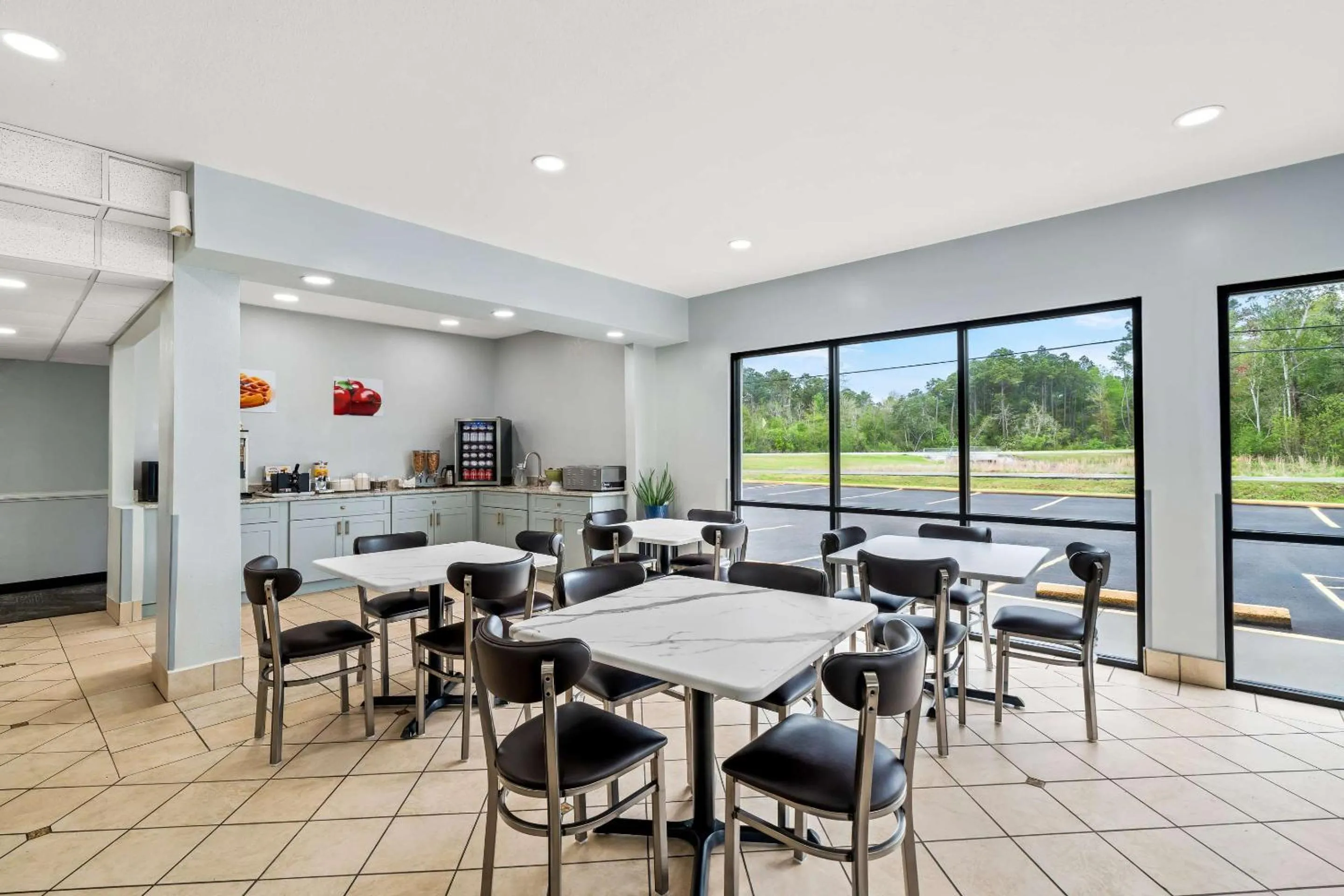 Breakfast in Quality Inn & Suites Biloxi - Ocean Springs