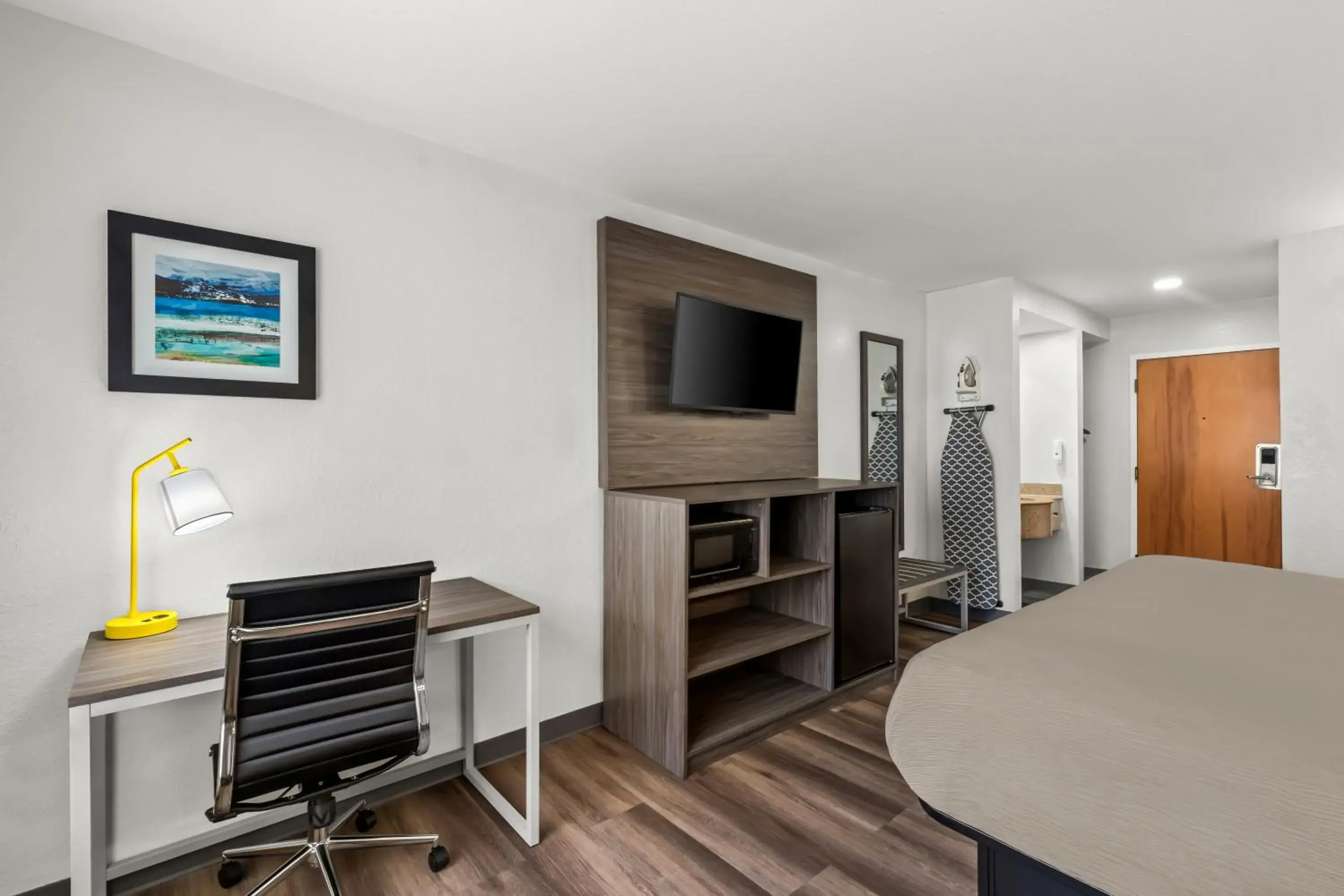 Large King Suite - Non Smoking in Quality Inn & Suites Biloxi - Ocean Springs Large King Suite - Non Smoking in Quality Inn & Suites Biloxi - Ocean Springs