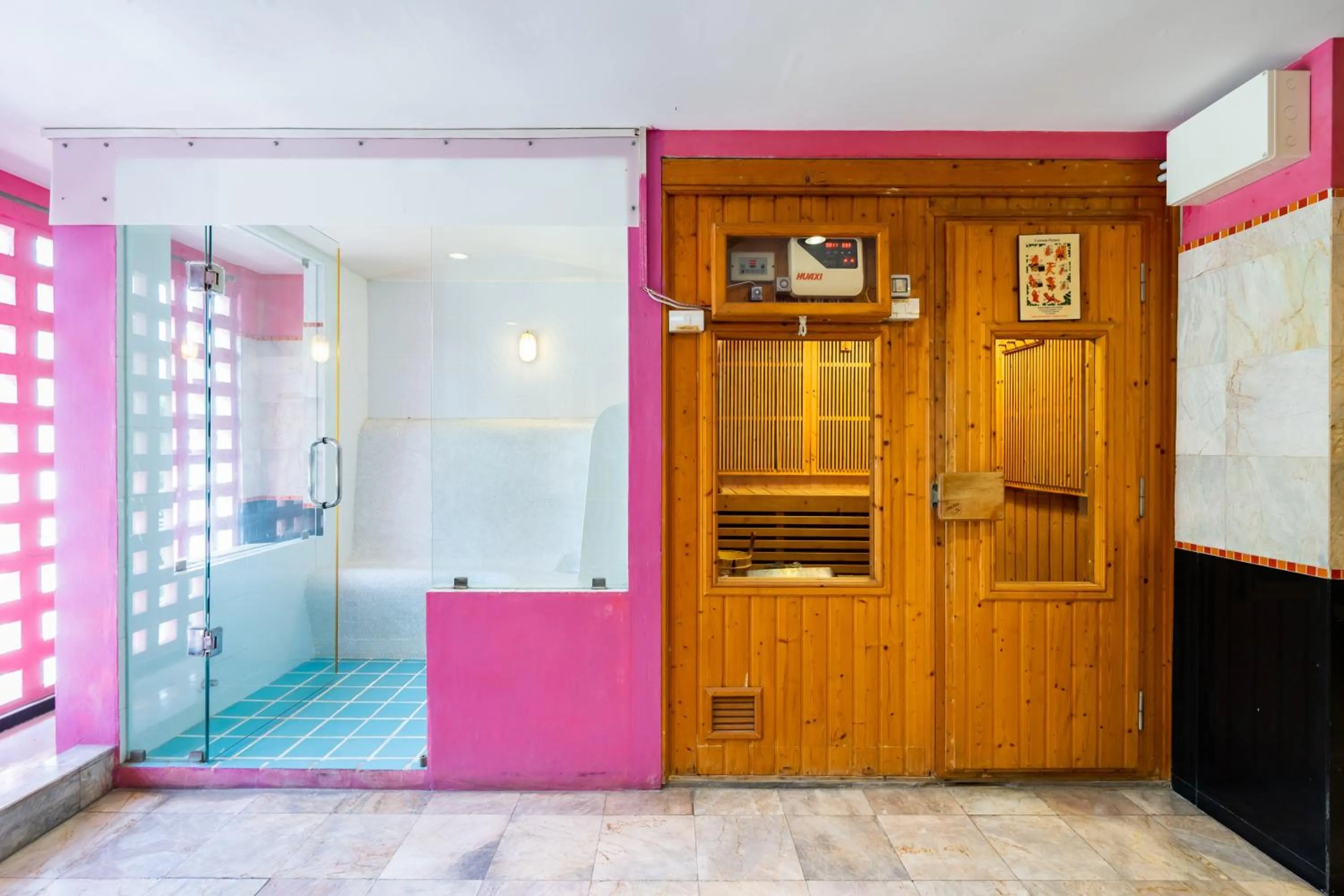 Sauna in Bella Villa Metro