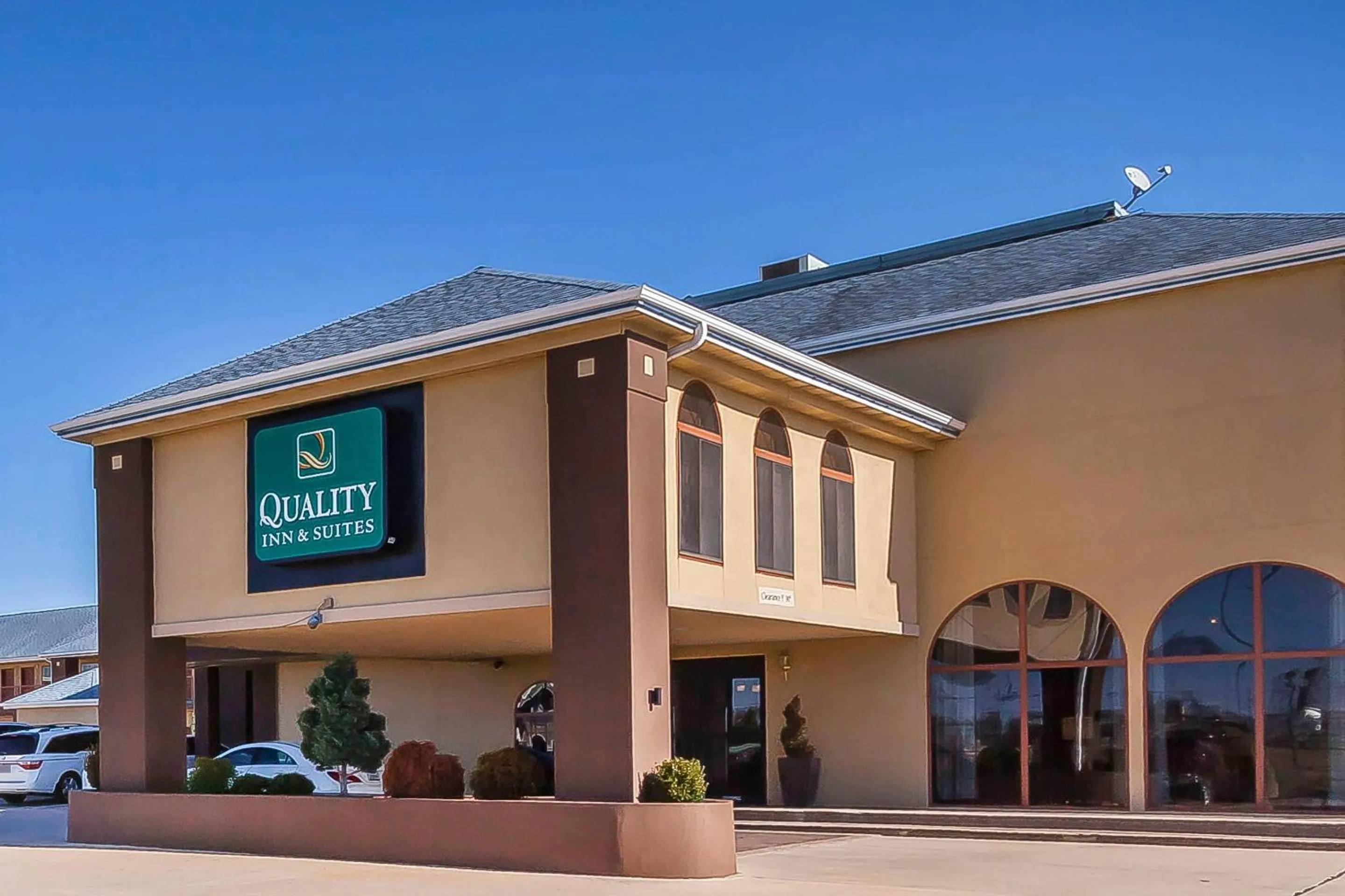 Property building in Quality Inn & Suites Owasso US-169
