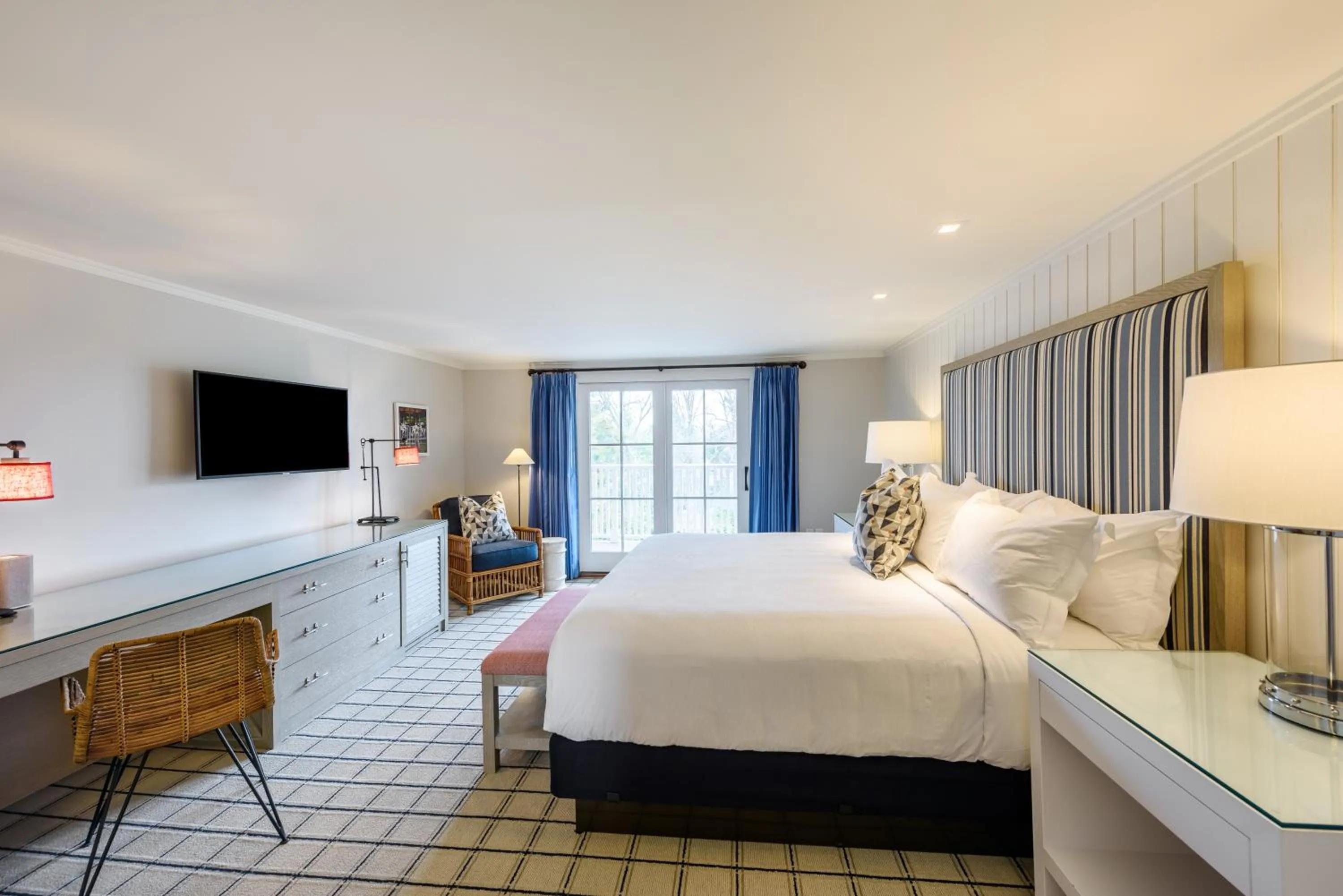 Photo of the whole room, Bed in Harbor View Hotel