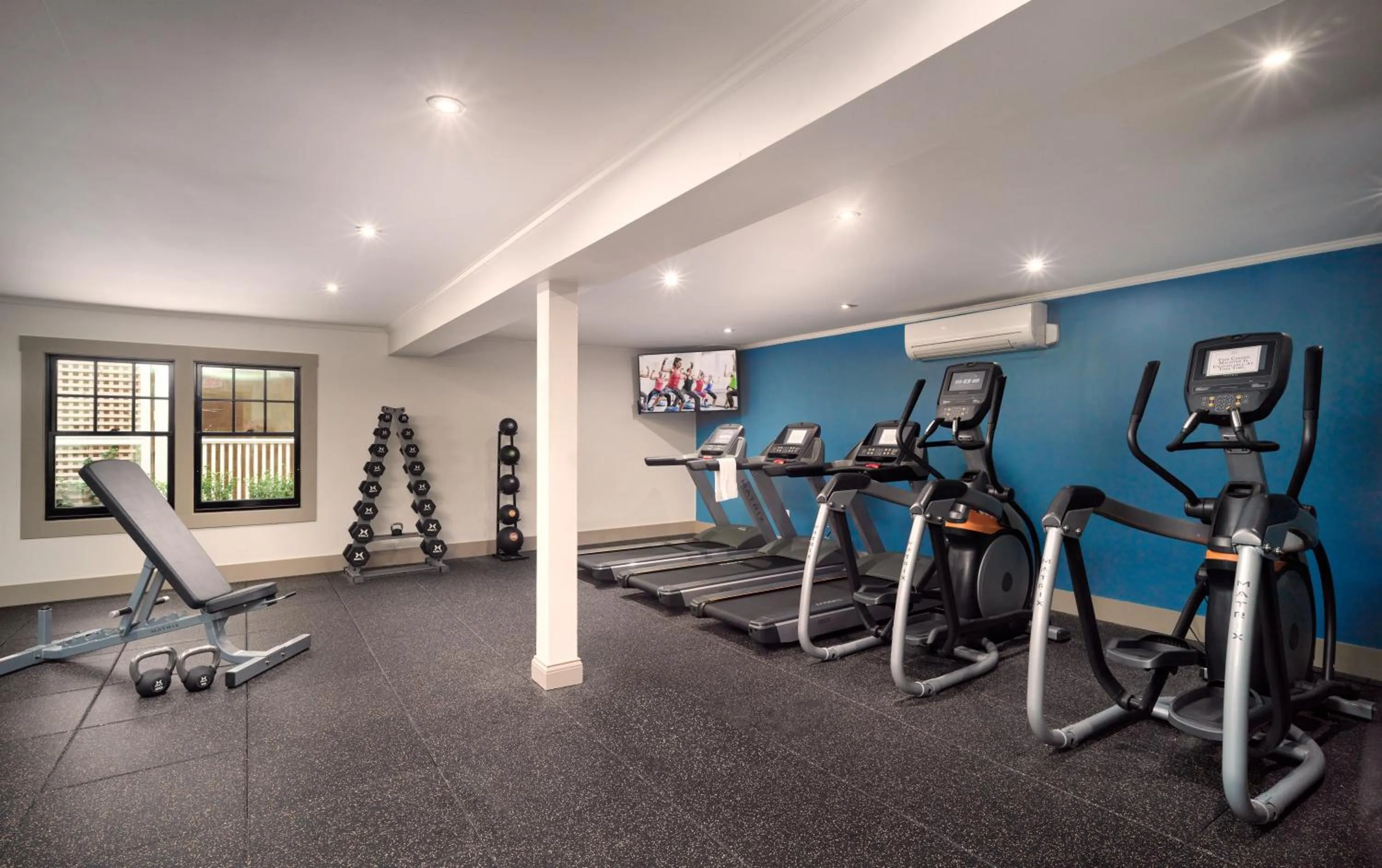 Fitness centre/facilities in Harbor View Hotel