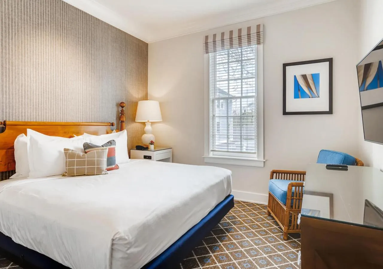 Bedroom, Bed in Harbor View Hotel