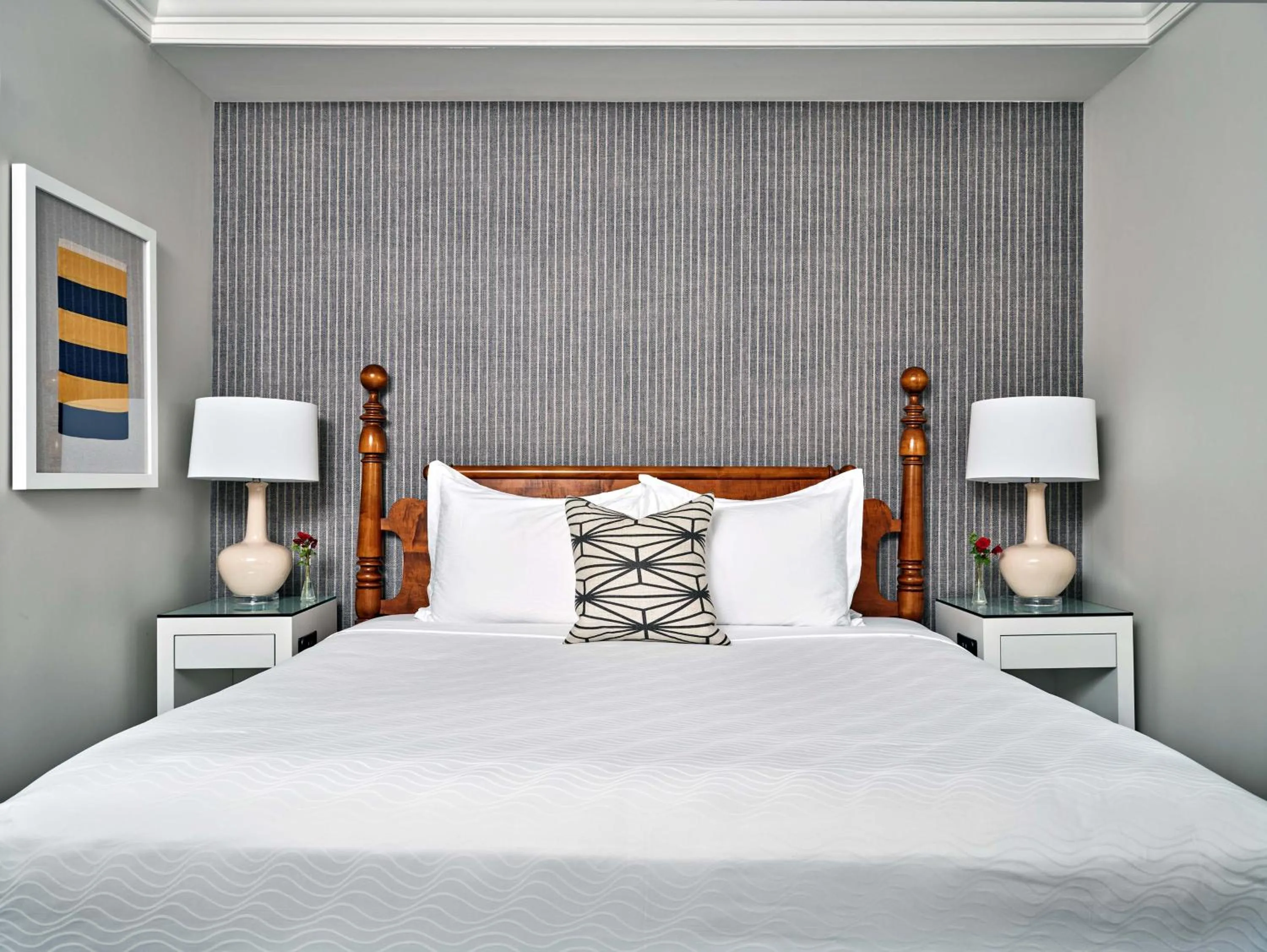 Bathroom, Bed in Harbor View Hotel