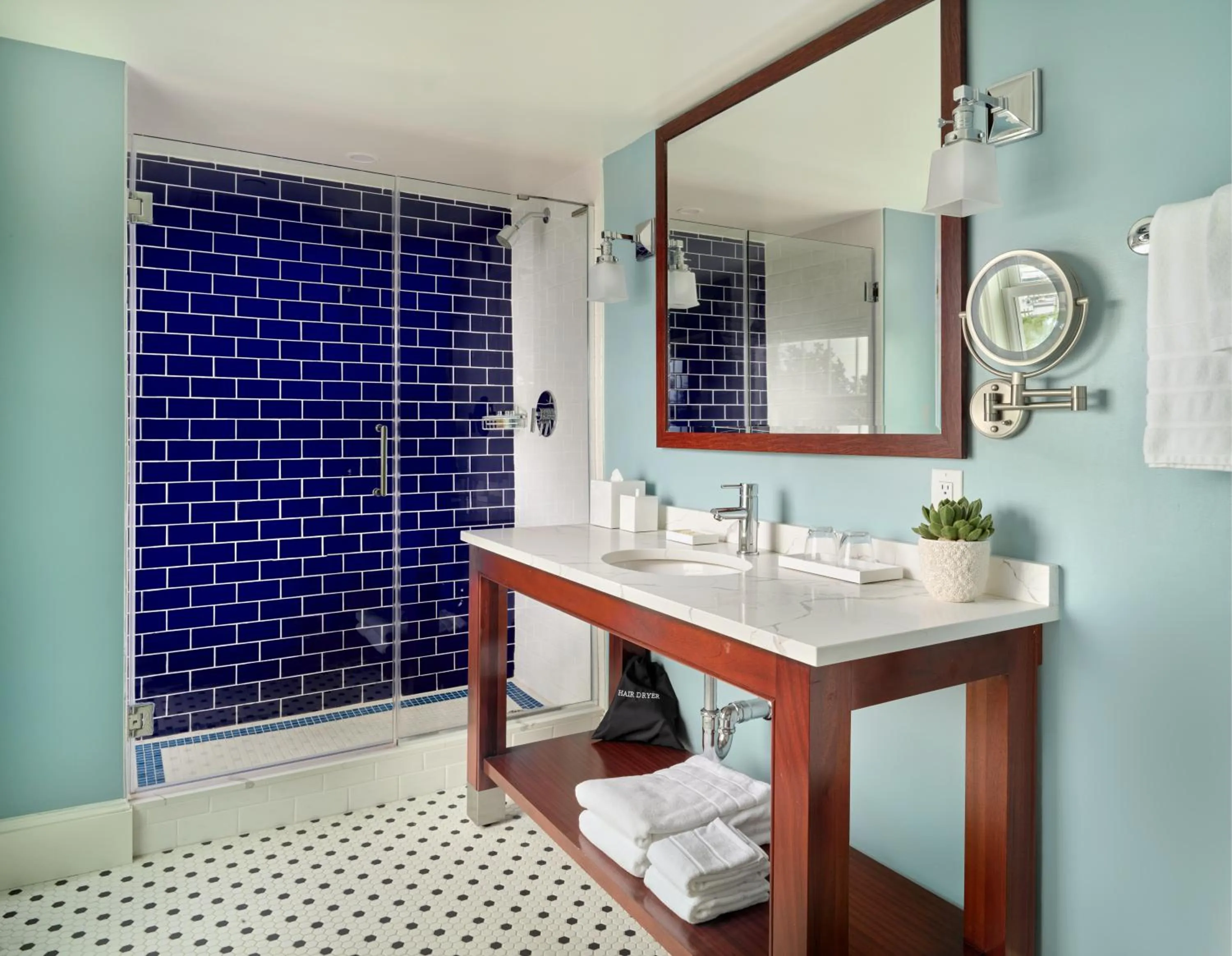 Bathroom in Harbor View Hotel