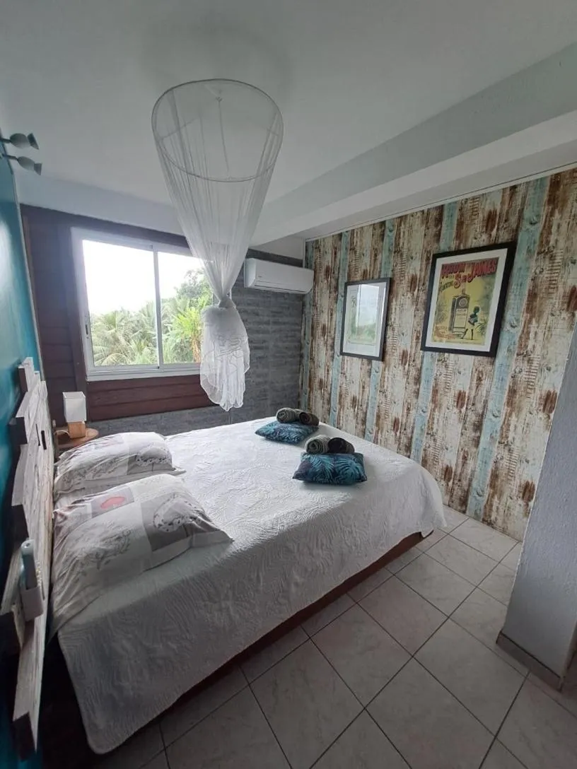 Bed in Chez Karine & Harold