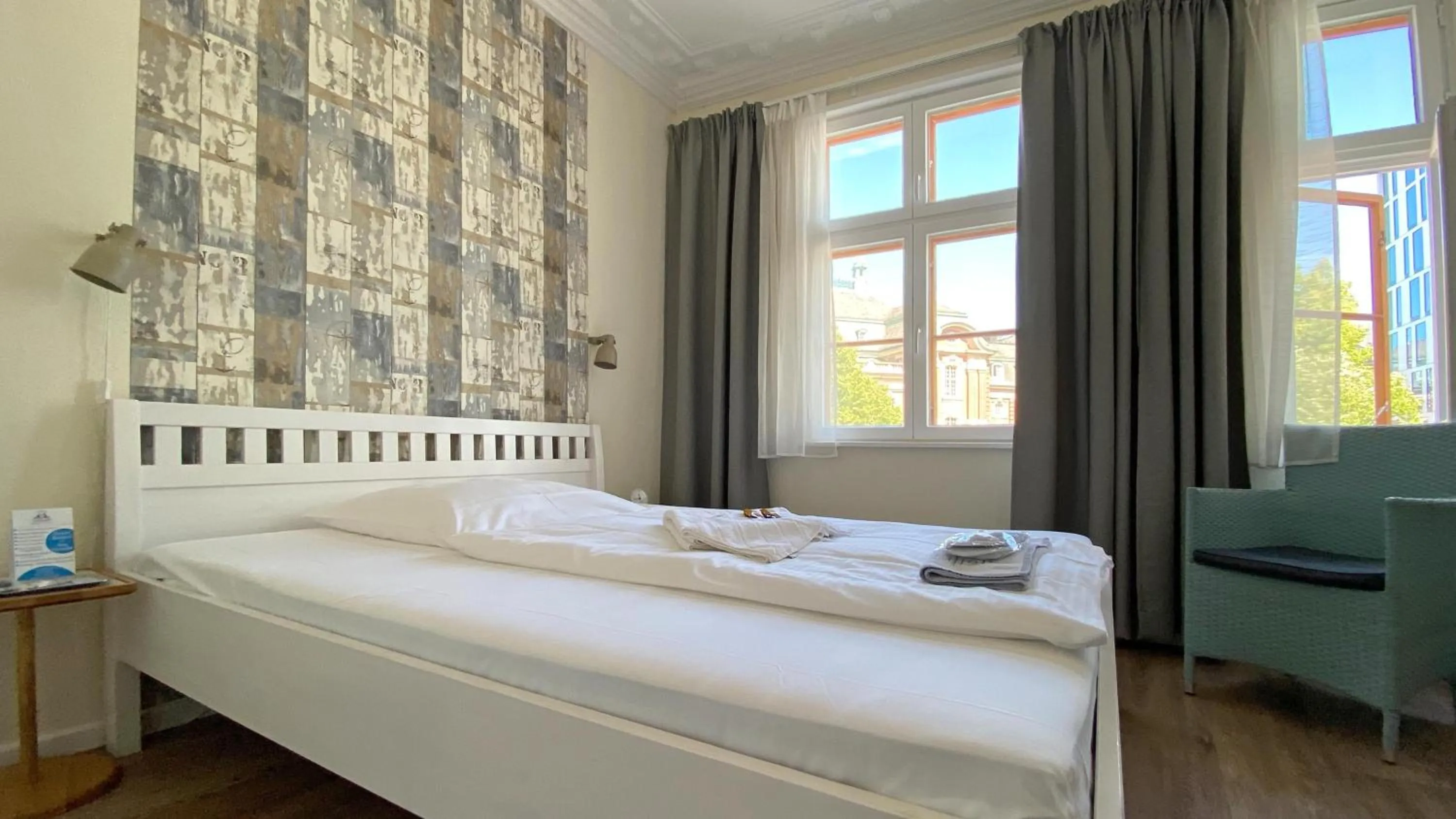 Bed in Frauenhotel Hanseatin - Women Only