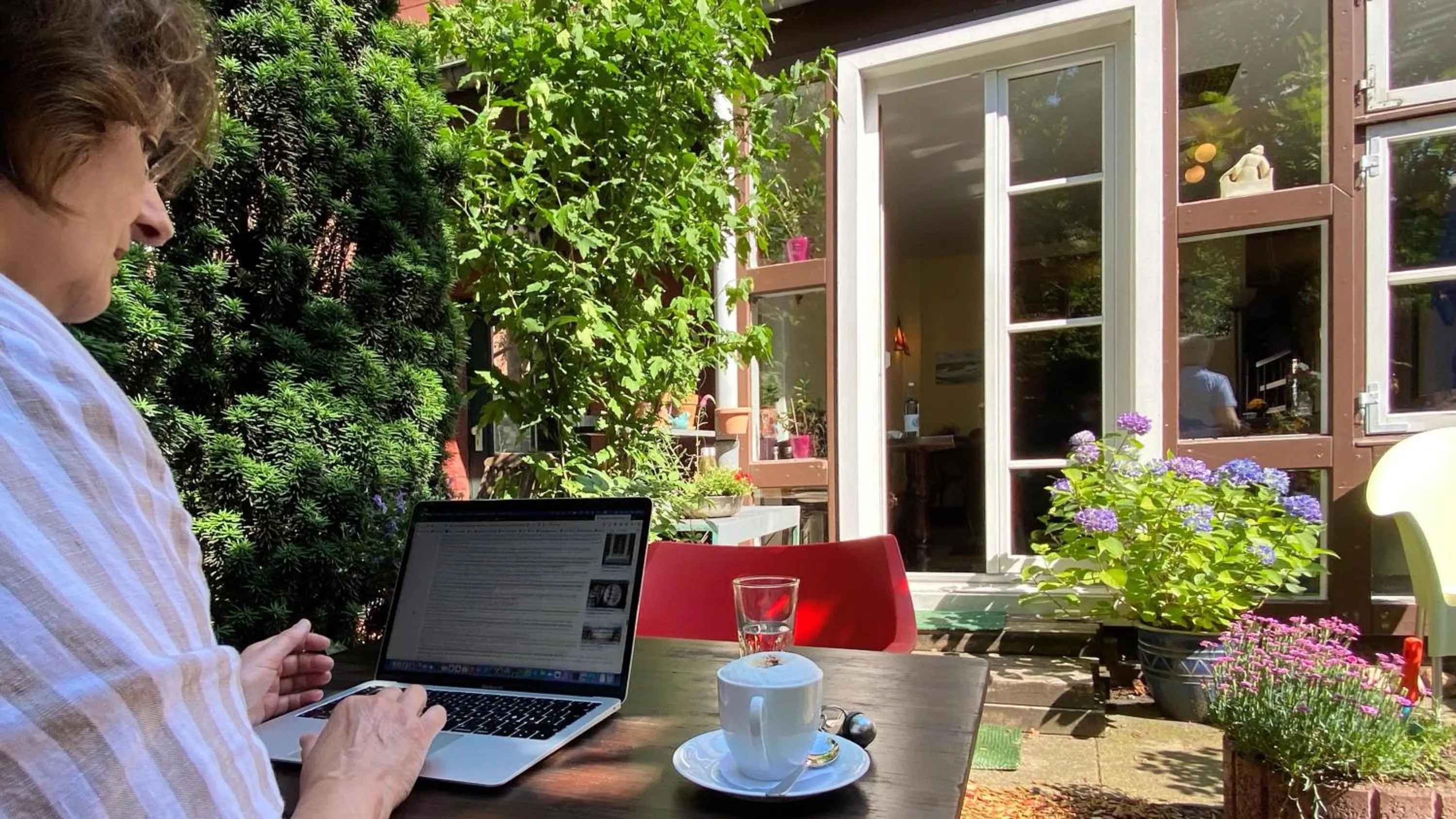 Patio in Frauenhotel Hanseatin - Women Only